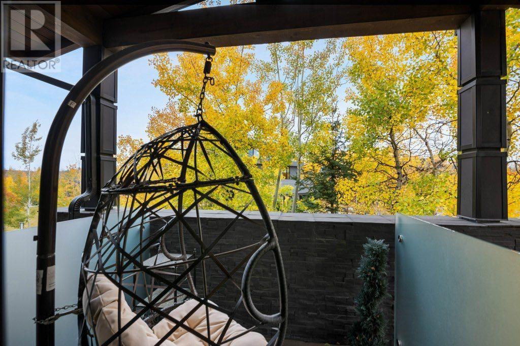Single Family House for Sale in  Posthill Drive SW Springbank Hill Calgary 