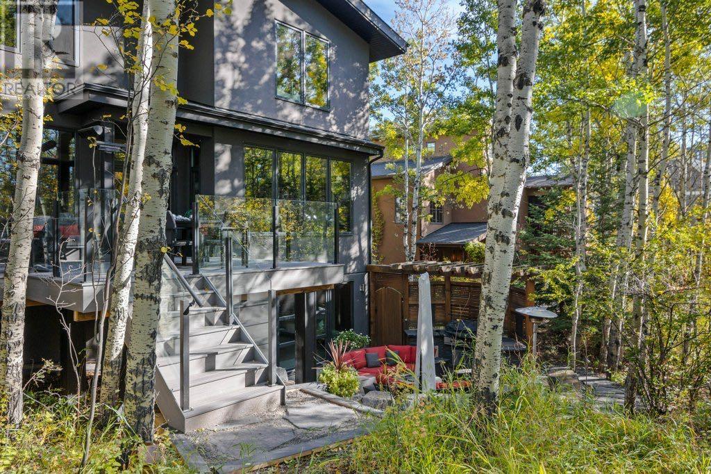 Single Family House for Sale in  Posthill Drive SW Springbank Hill Calgary 