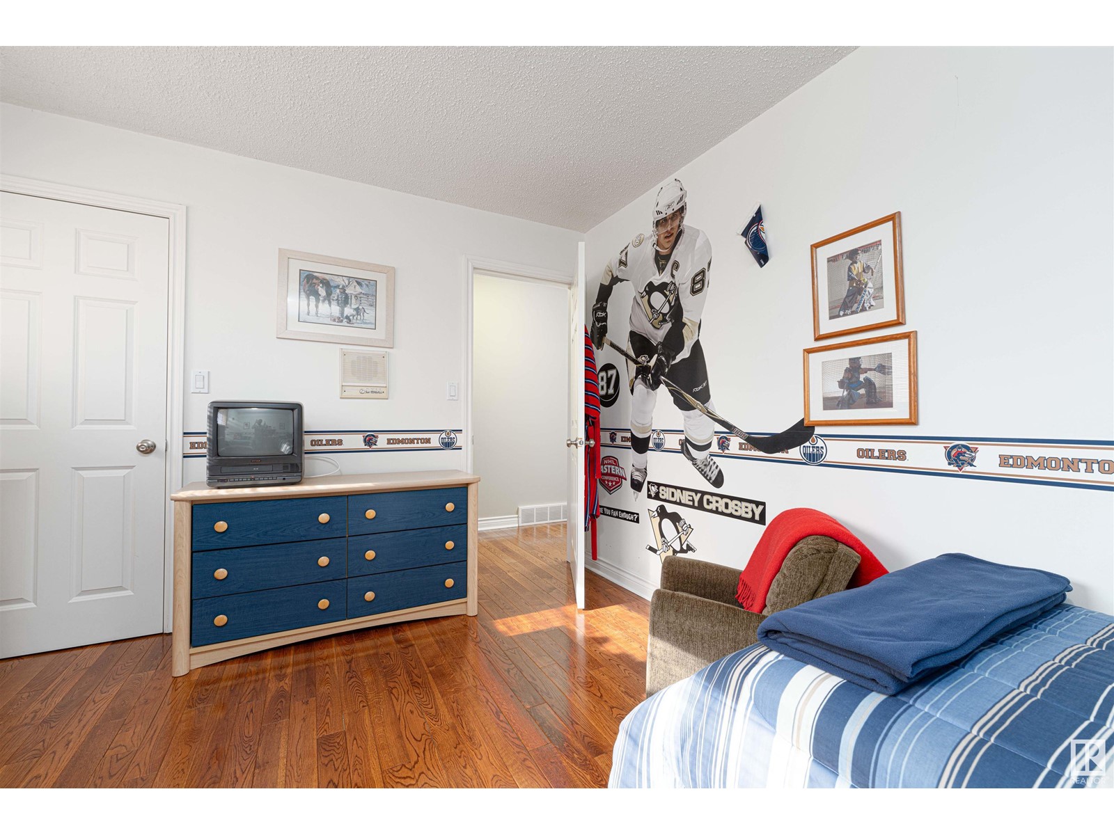 23022 LAMOUREUX DR - 32