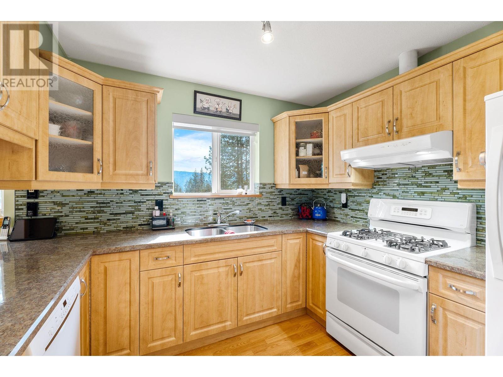 Photo 6 of 7451 Estate Drive, Anglemont BC