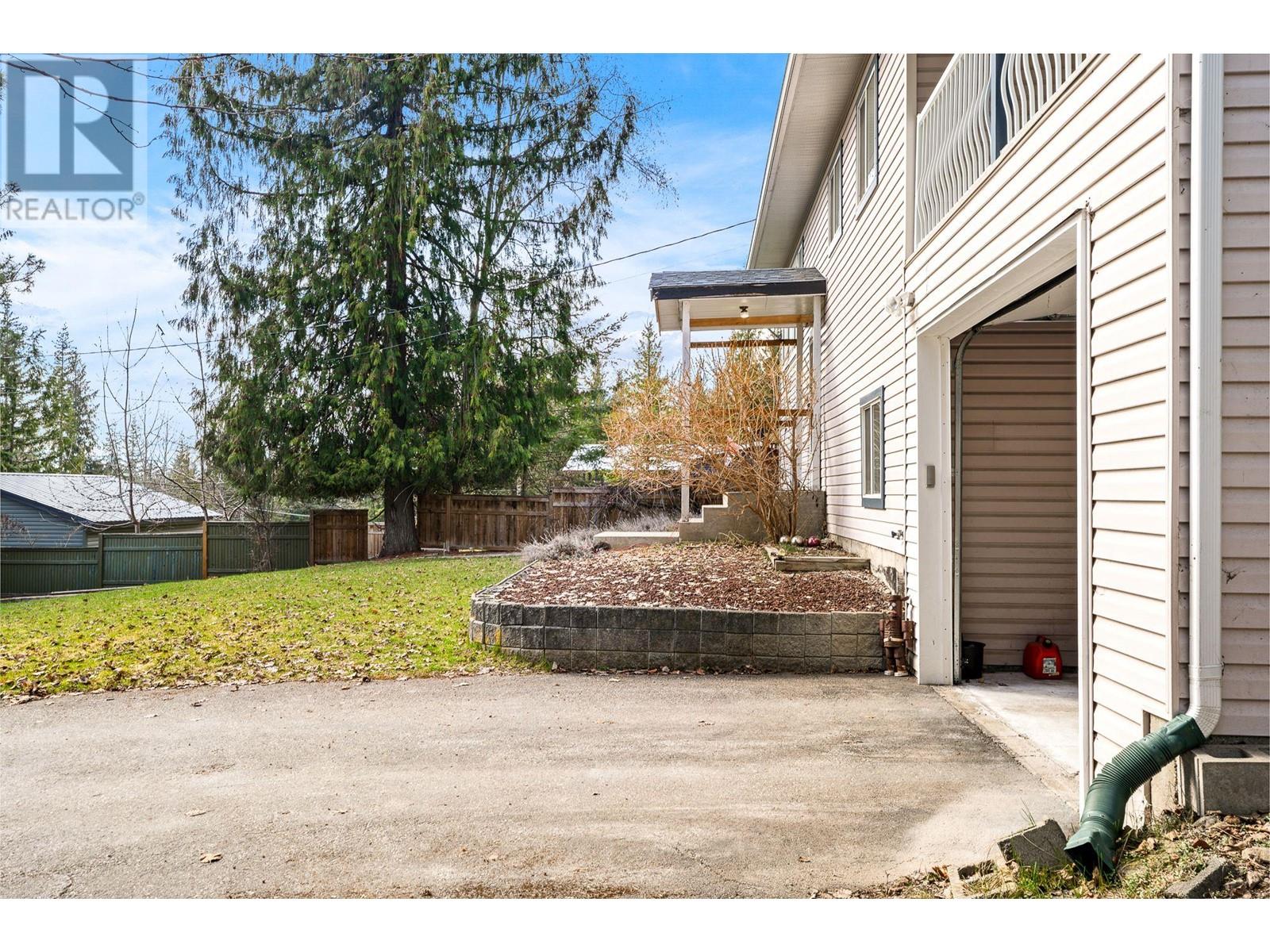 Photo 35 of 7451 Estate Drive, Anglemont BC