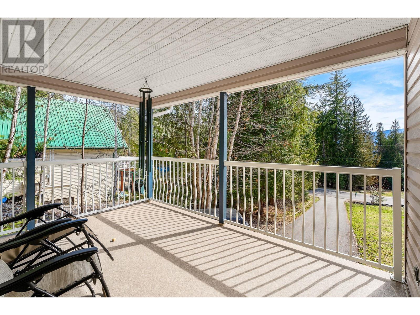 Photo 10 of 7451 Estate Drive, Anglemont BC