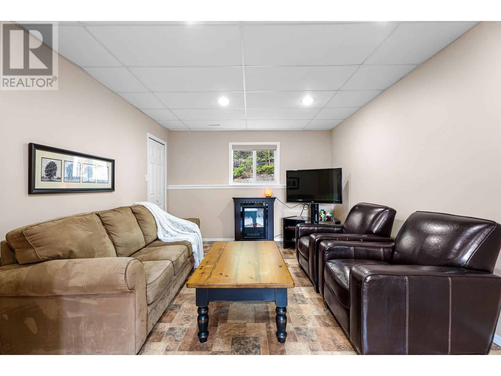 Photo 25 of 7451 Estate Drive, Anglemont BC