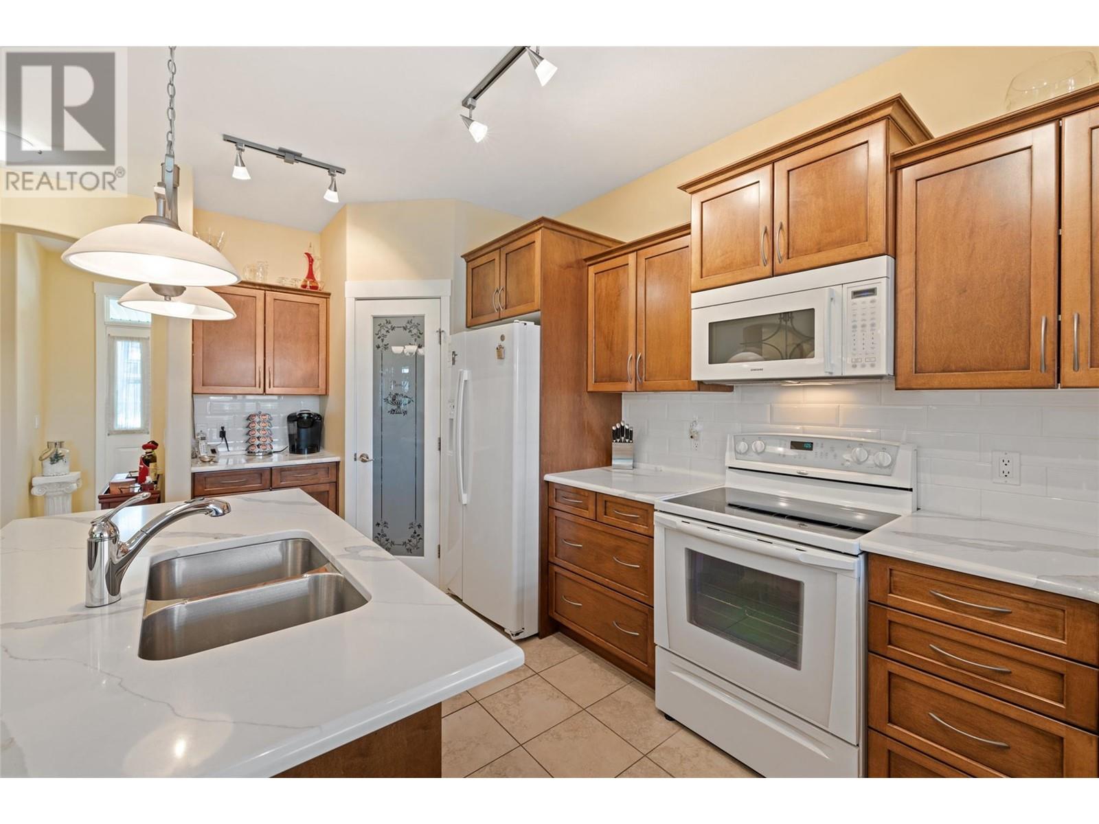 239 4035 Gellatly Road, West Kelowna