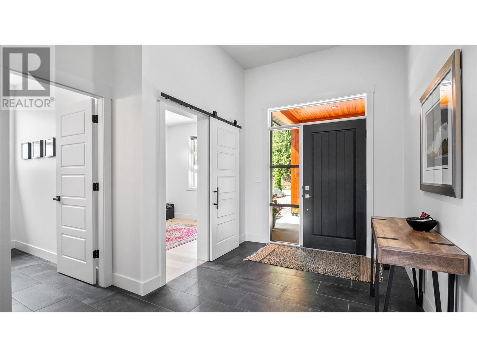  2302 Lakeview Drive, Blind Bay