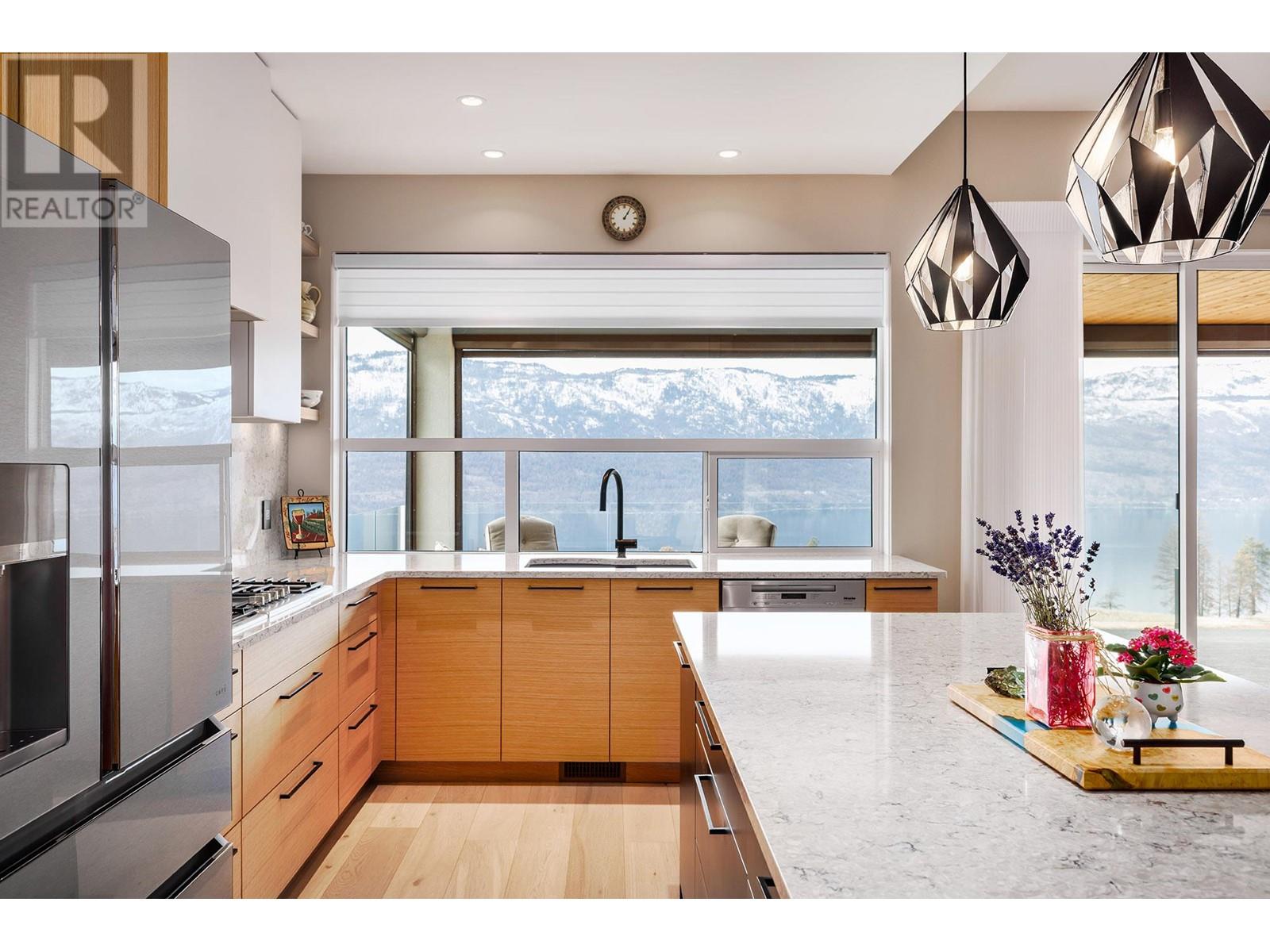  9814 Beacon Hill Crescent, Lake Country