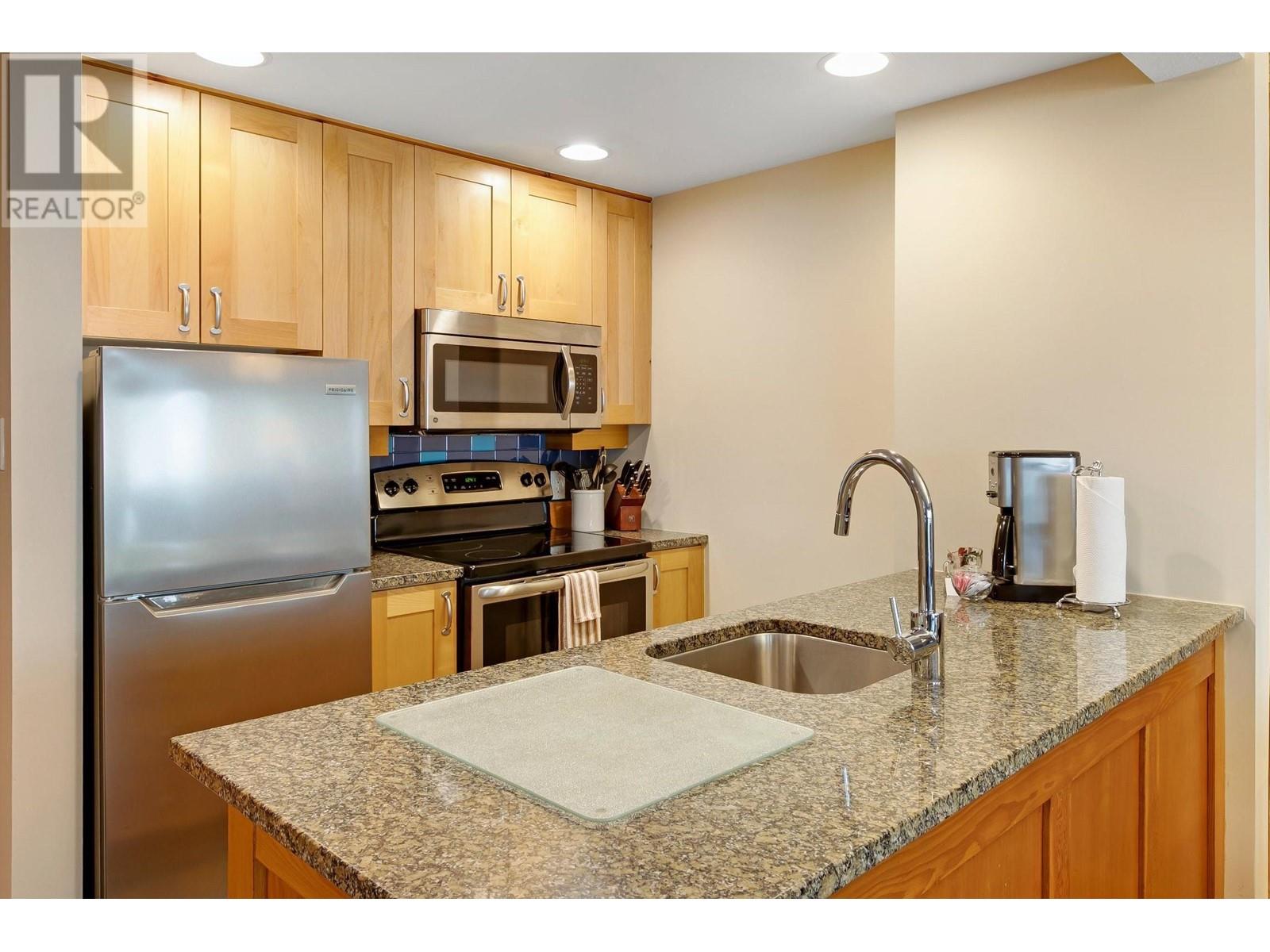 318C 2036 LONDON LANE, Whistler