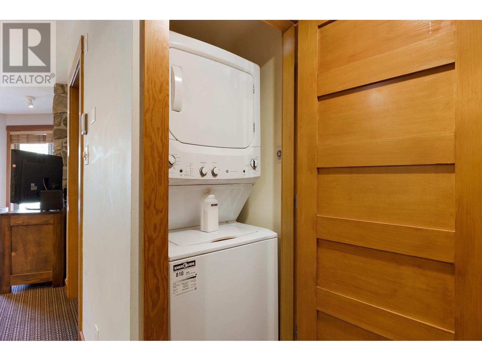 318C 2036 LONDON LANE, Whistler