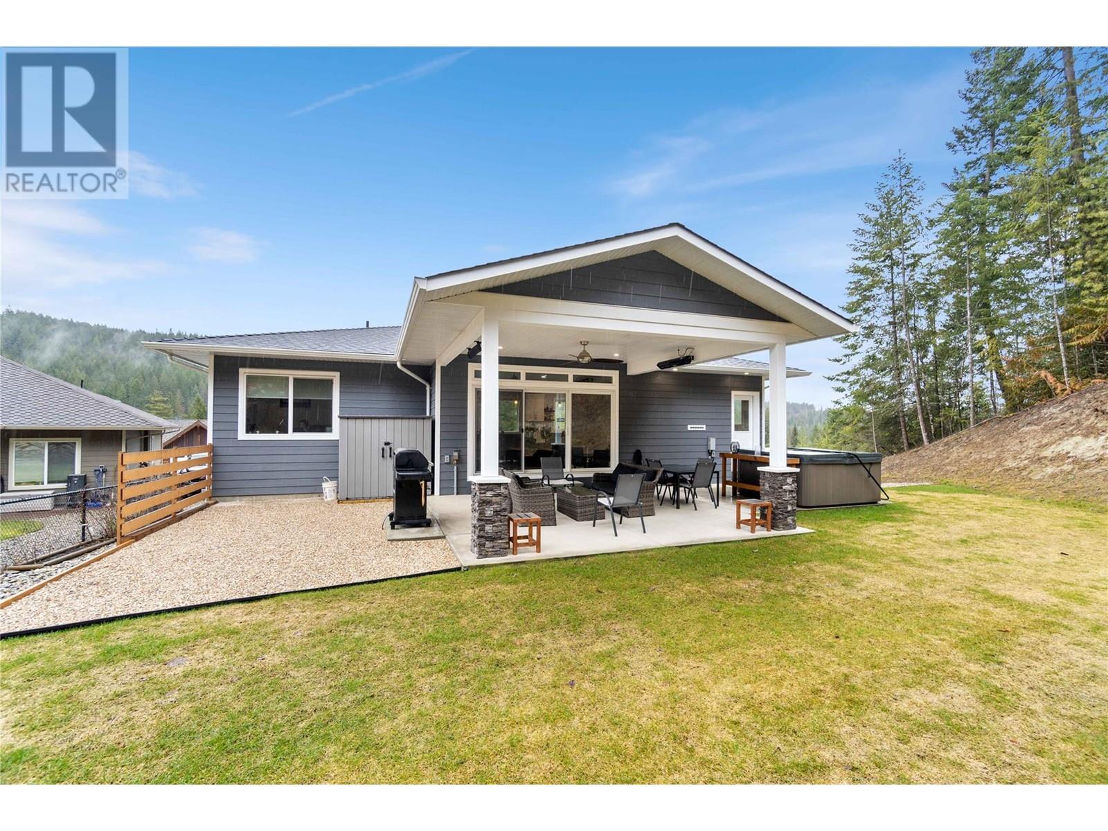  2763 Valleyview Drive, Blind Bay