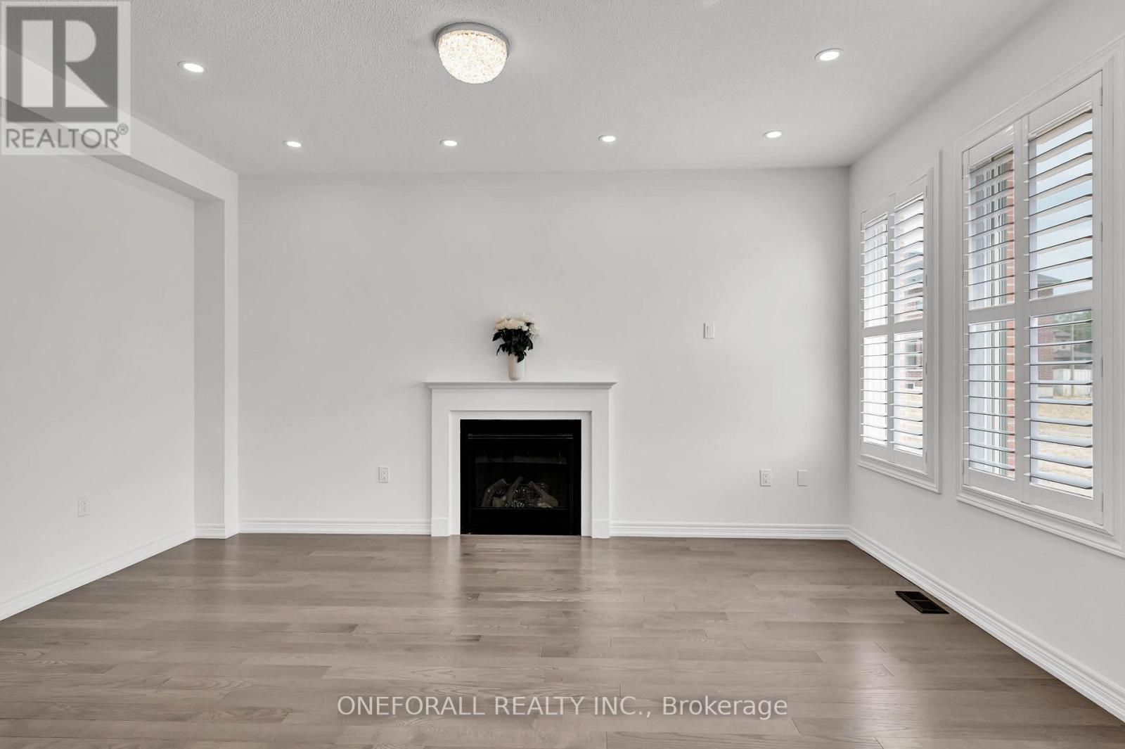 Photo 11 of 68 Wakefield Boulevard, Essa ON