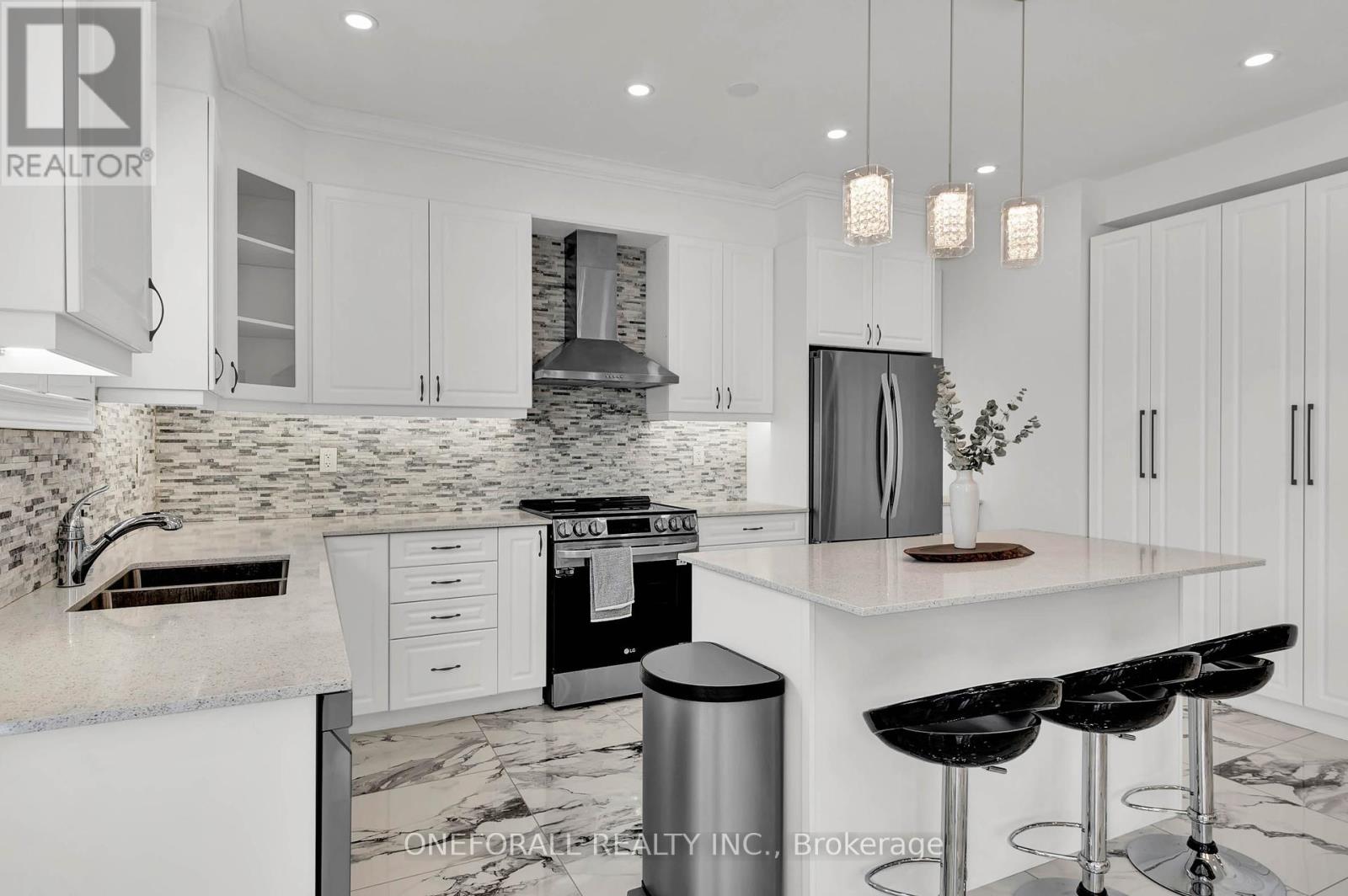 Photo 14 of 68 Wakefield Boulevard, Essa ON