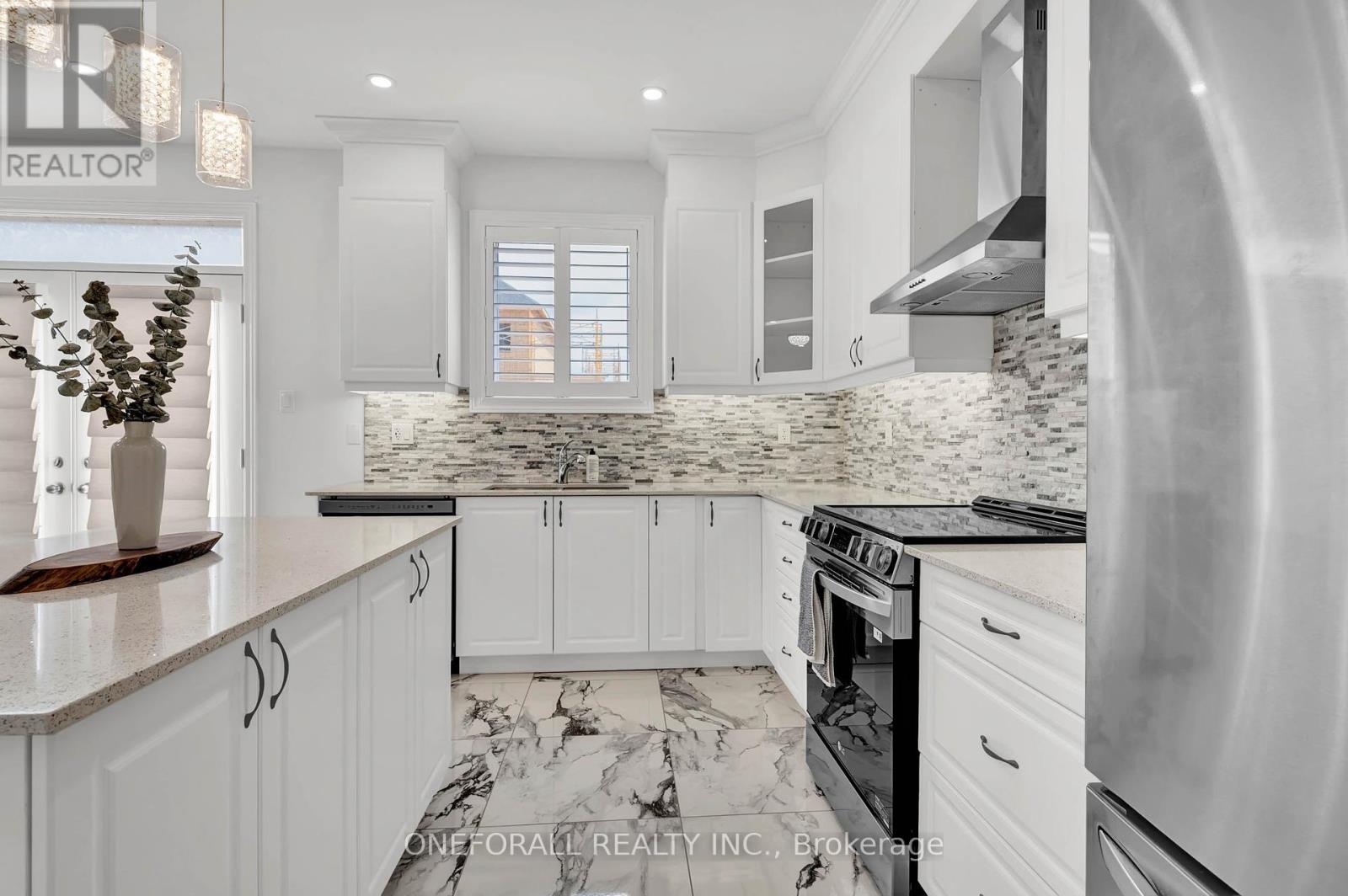 Photo 15 of 68 Wakefield Boulevard, Essa ON