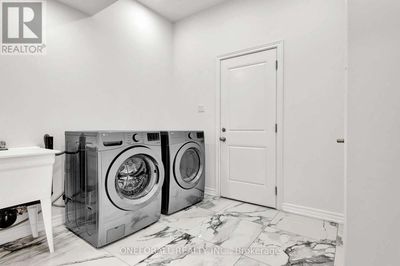 Photo 18 of 68 Wakefield Boulevard, Essa ON