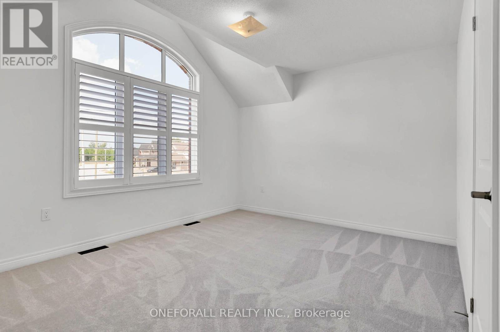 Photo 27 of 68 Wakefield Boulevard, Essa ON