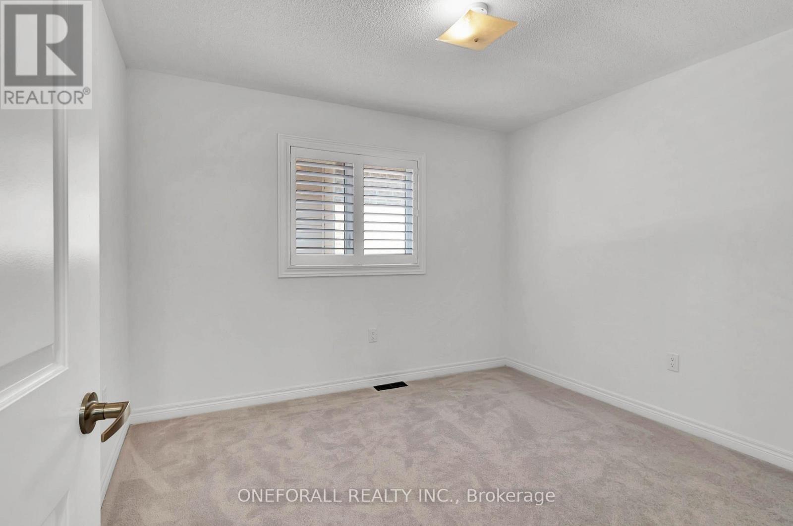Photo 32 of 68 Wakefield Boulevard, Essa ON