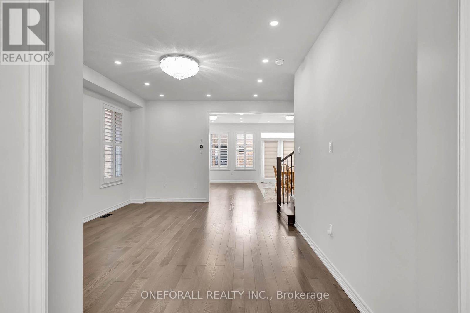 Photo 5 of 68 Wakefield Boulevard, Essa ON