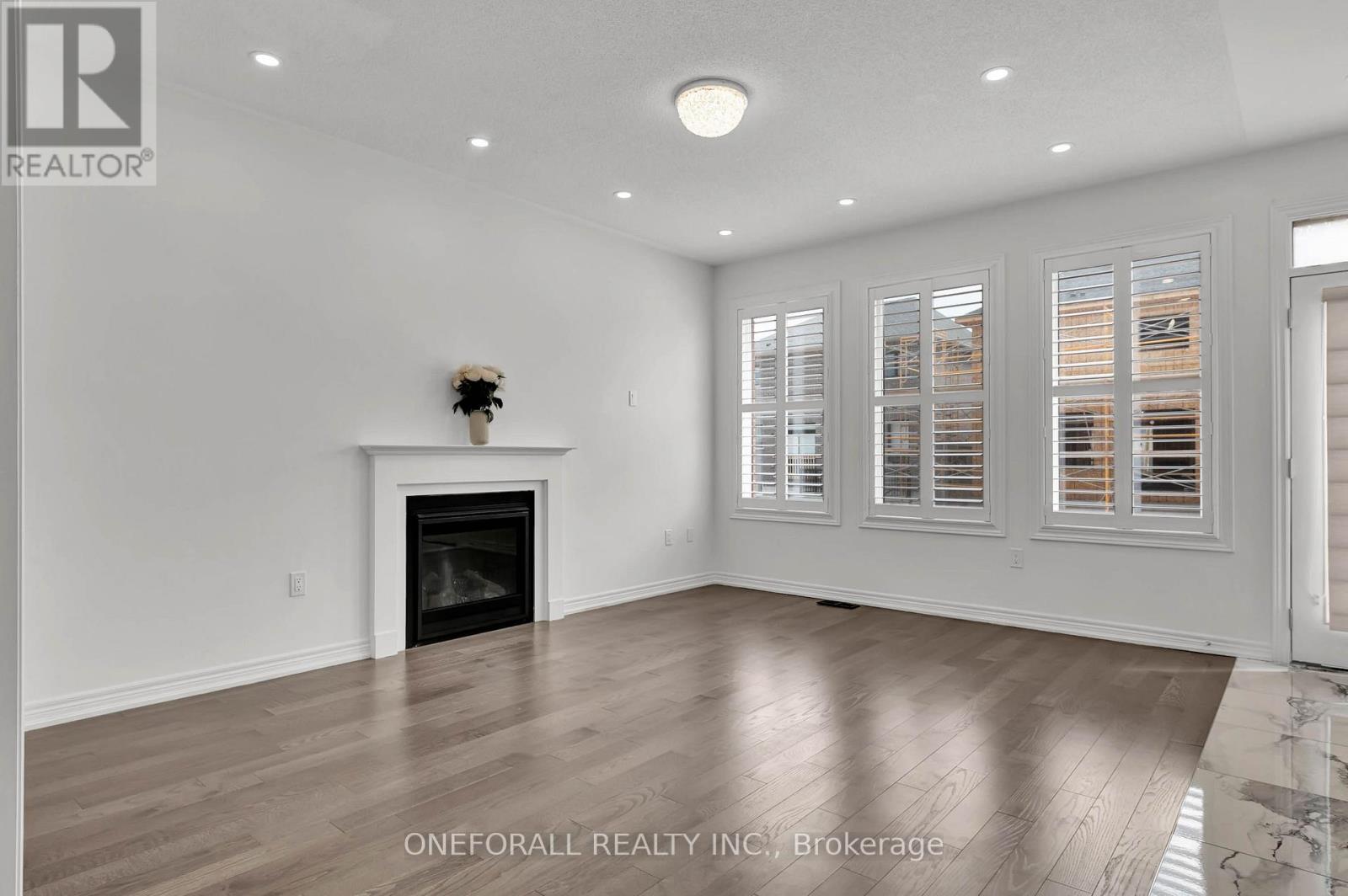 Photo 9 of 68 Wakefield Boulevard, Essa ON