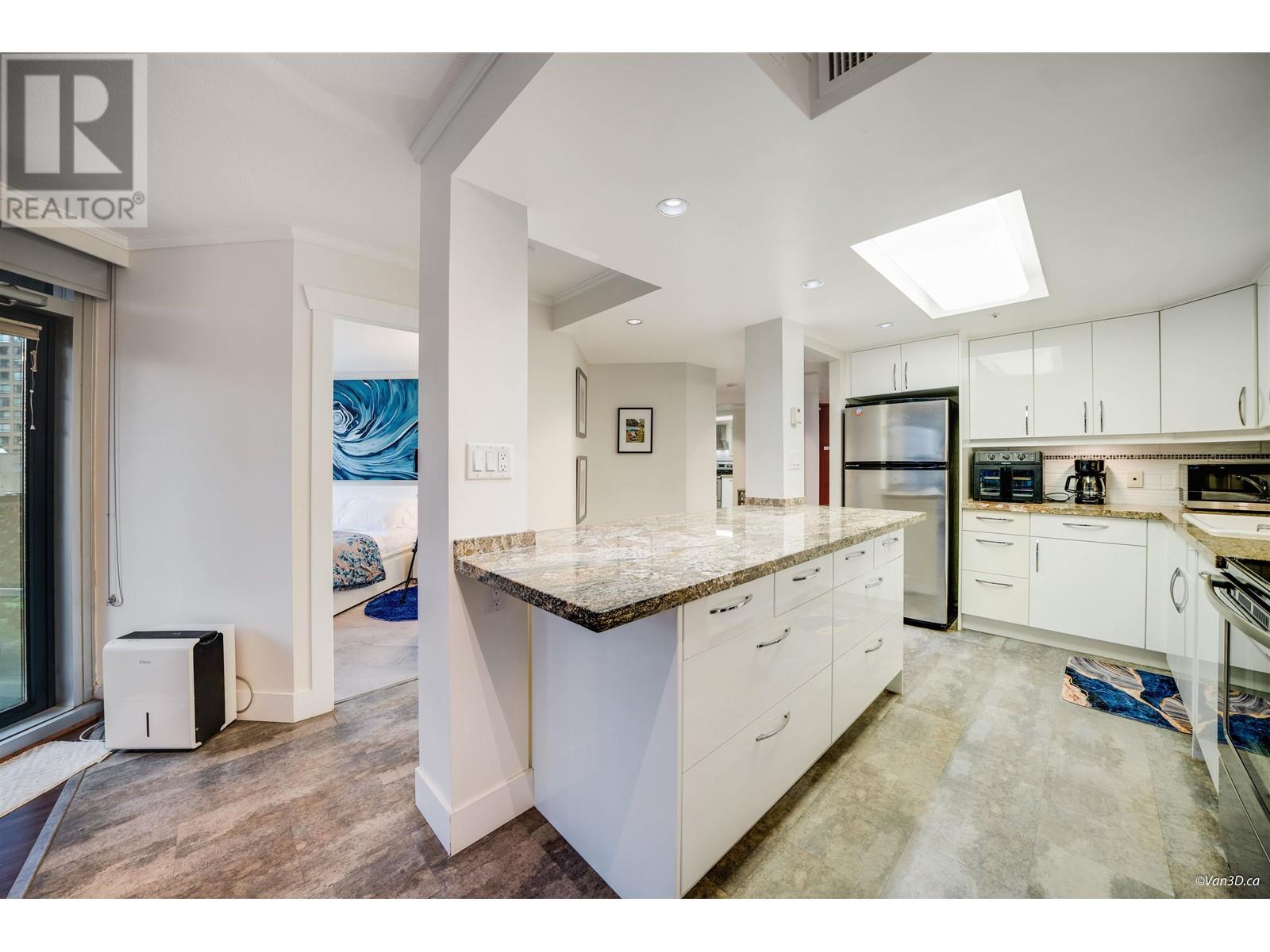 Photo 2 of 701 1050 Burrard Street, Vancouver BC