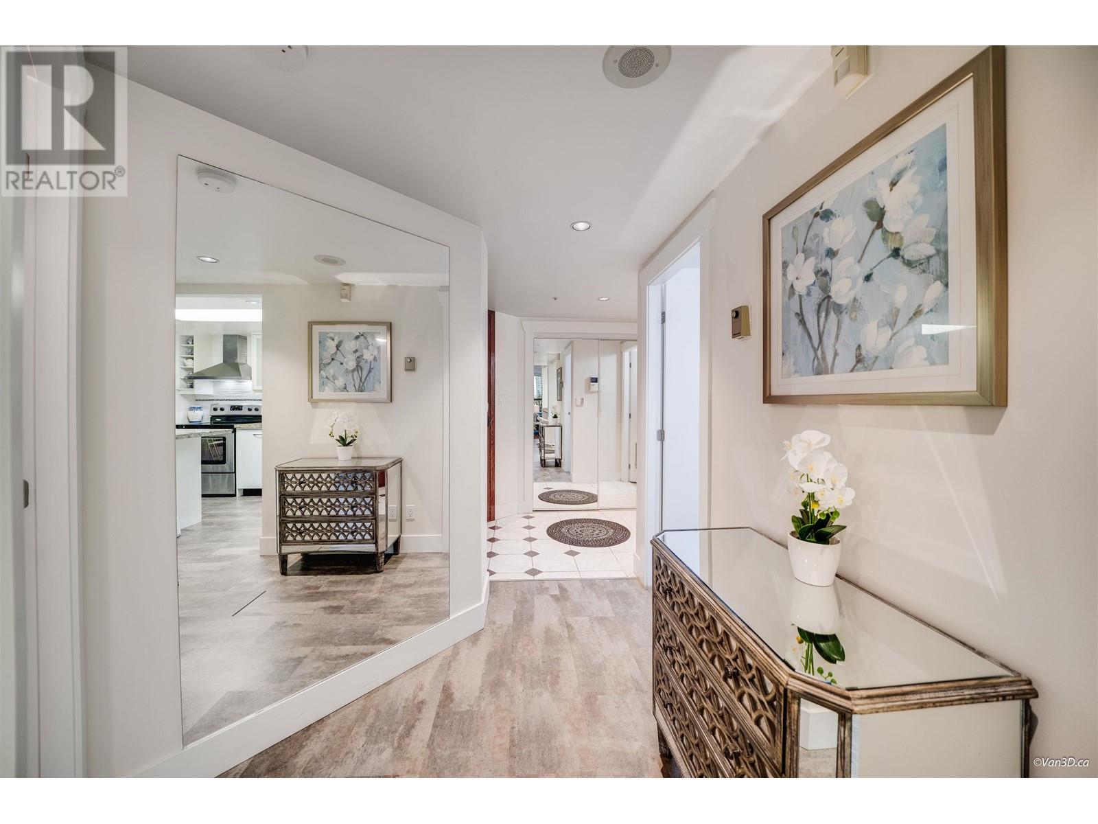 Photo 5 of 701 1050 Burrard Street, Vancouver BC