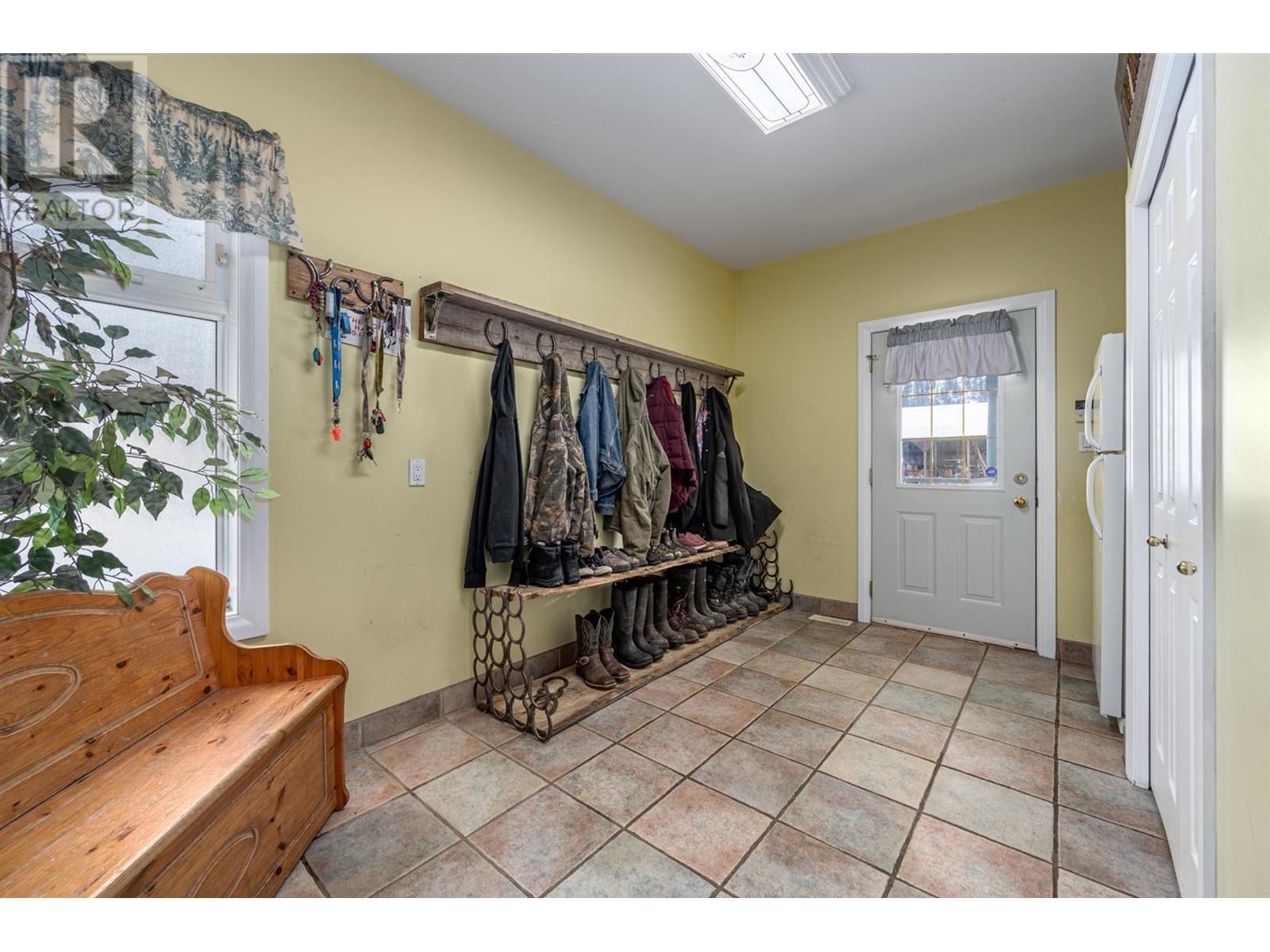 5976 VLA Road, Chase