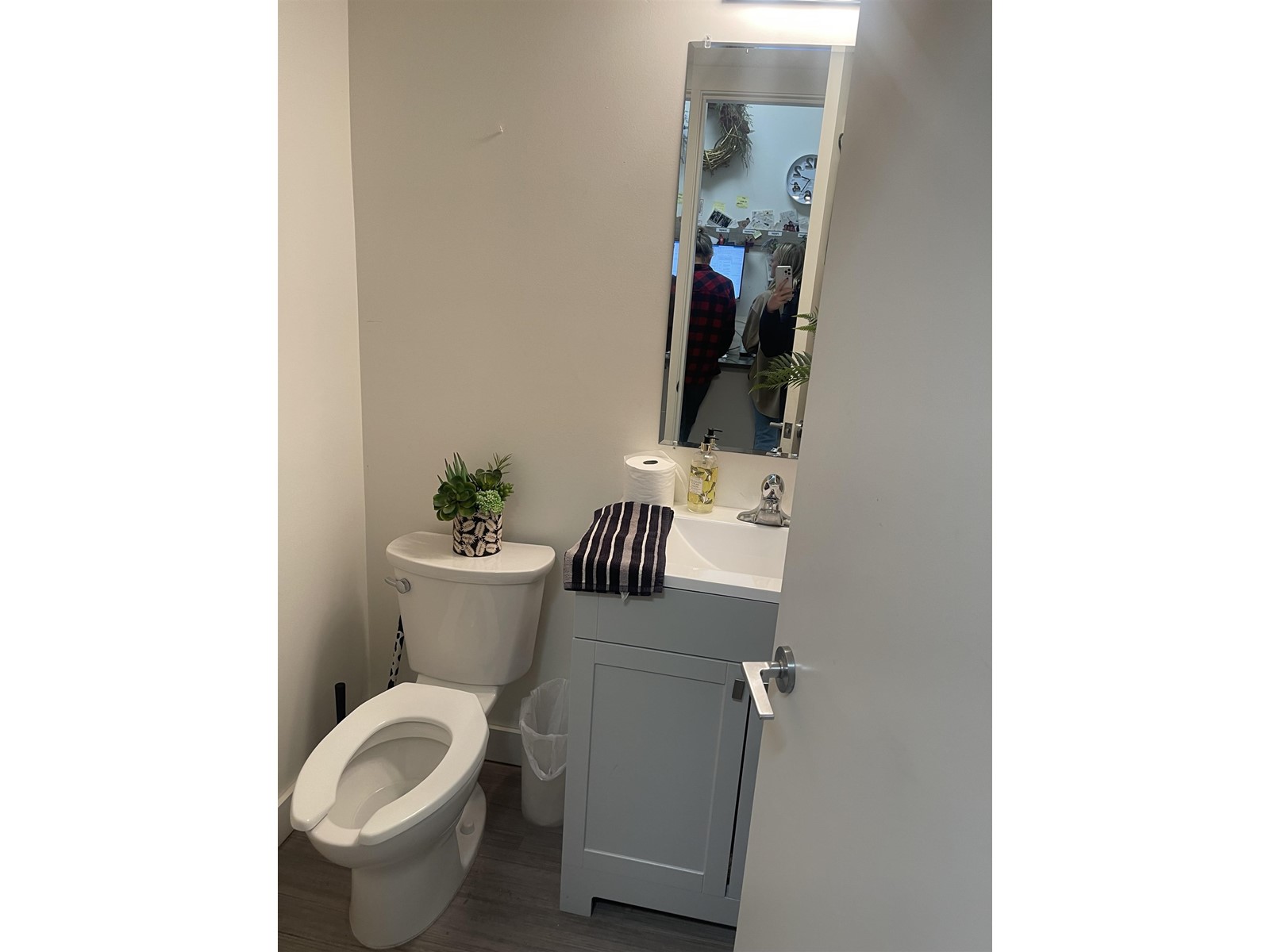 Photo 6 of 101 33721 South Fraser Way, Abbotsford BC