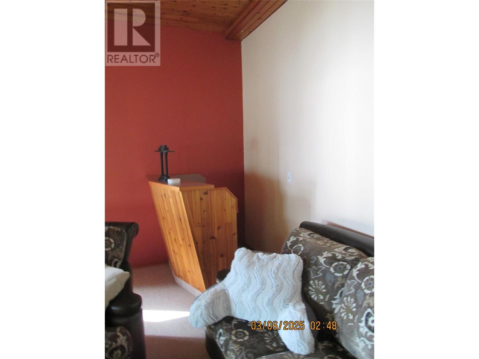 5305 Meadow Creek Crescent, Celista