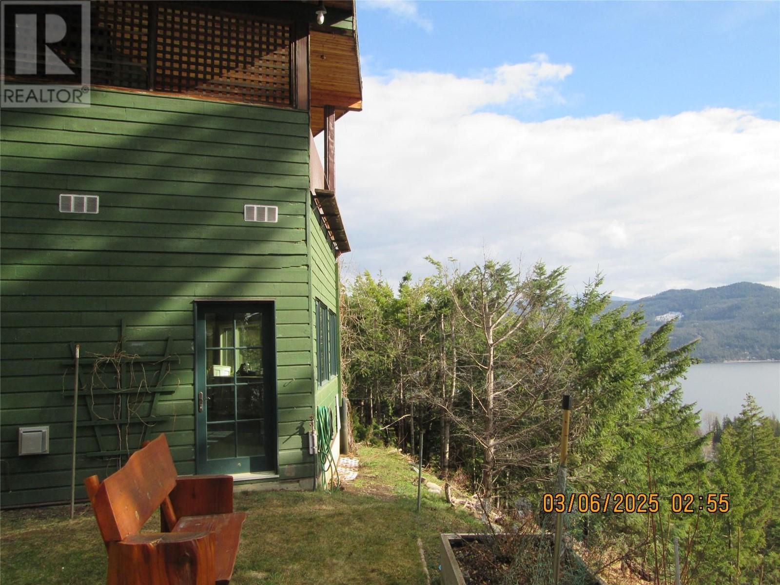 5305 Meadow Creek Crescent, Celista