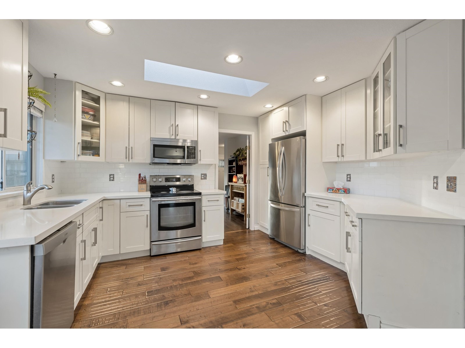 1530 CORY ROAD, White Rock real estate listing R2974728