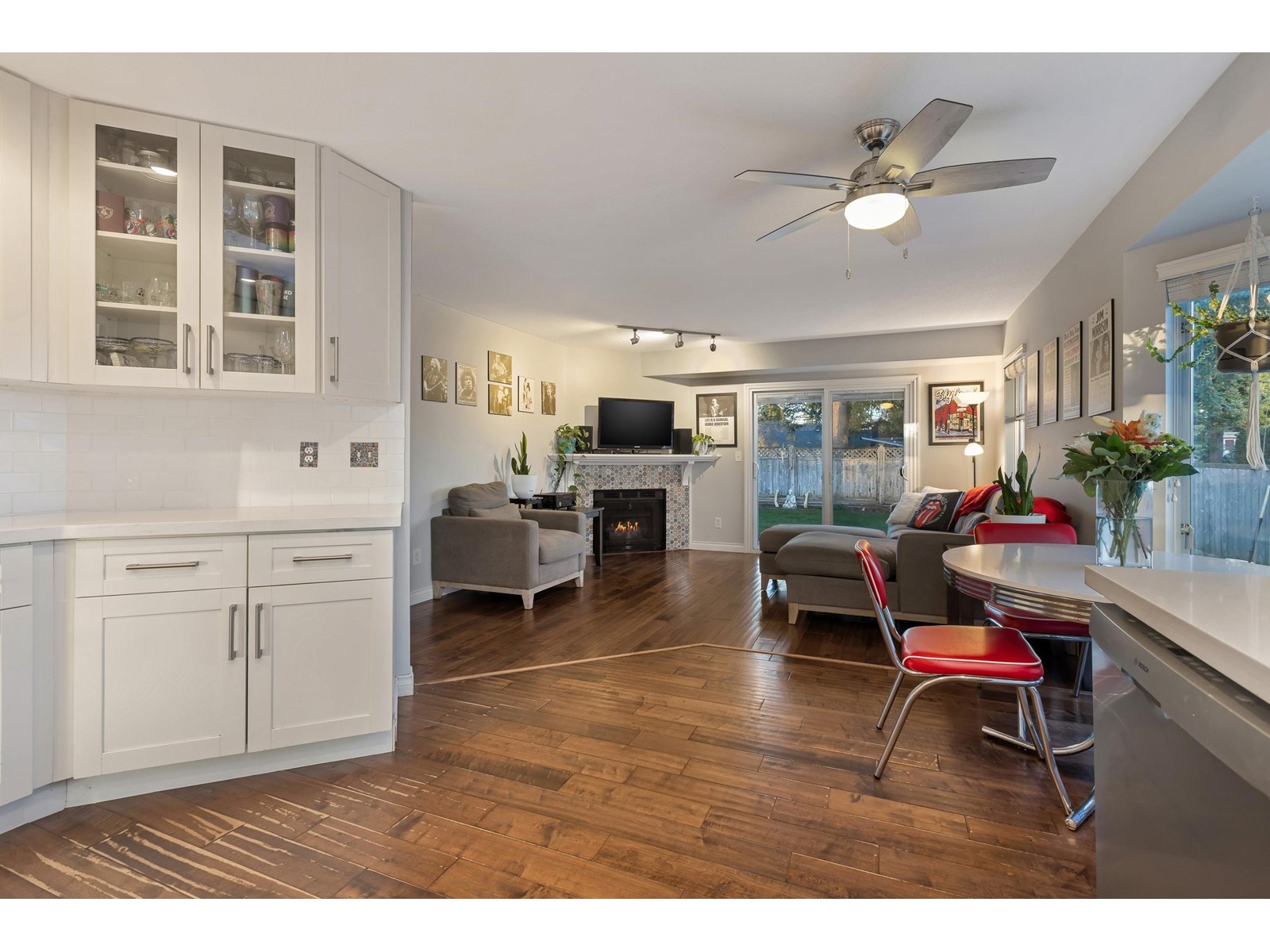 1530 CORY ROAD, White Rock real estate listing R2974728