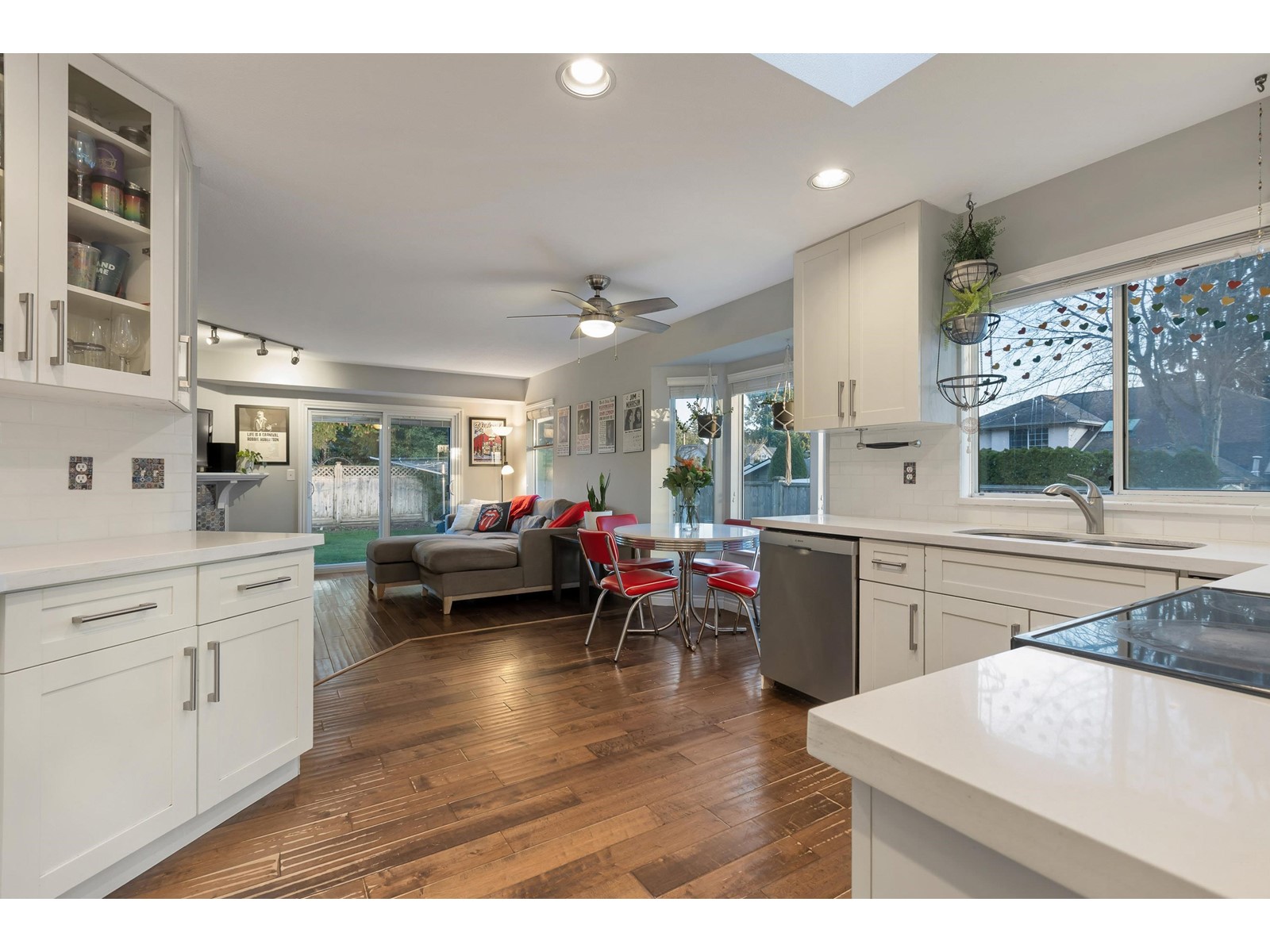 1530 CORY ROAD, White Rock real estate listing R2974728