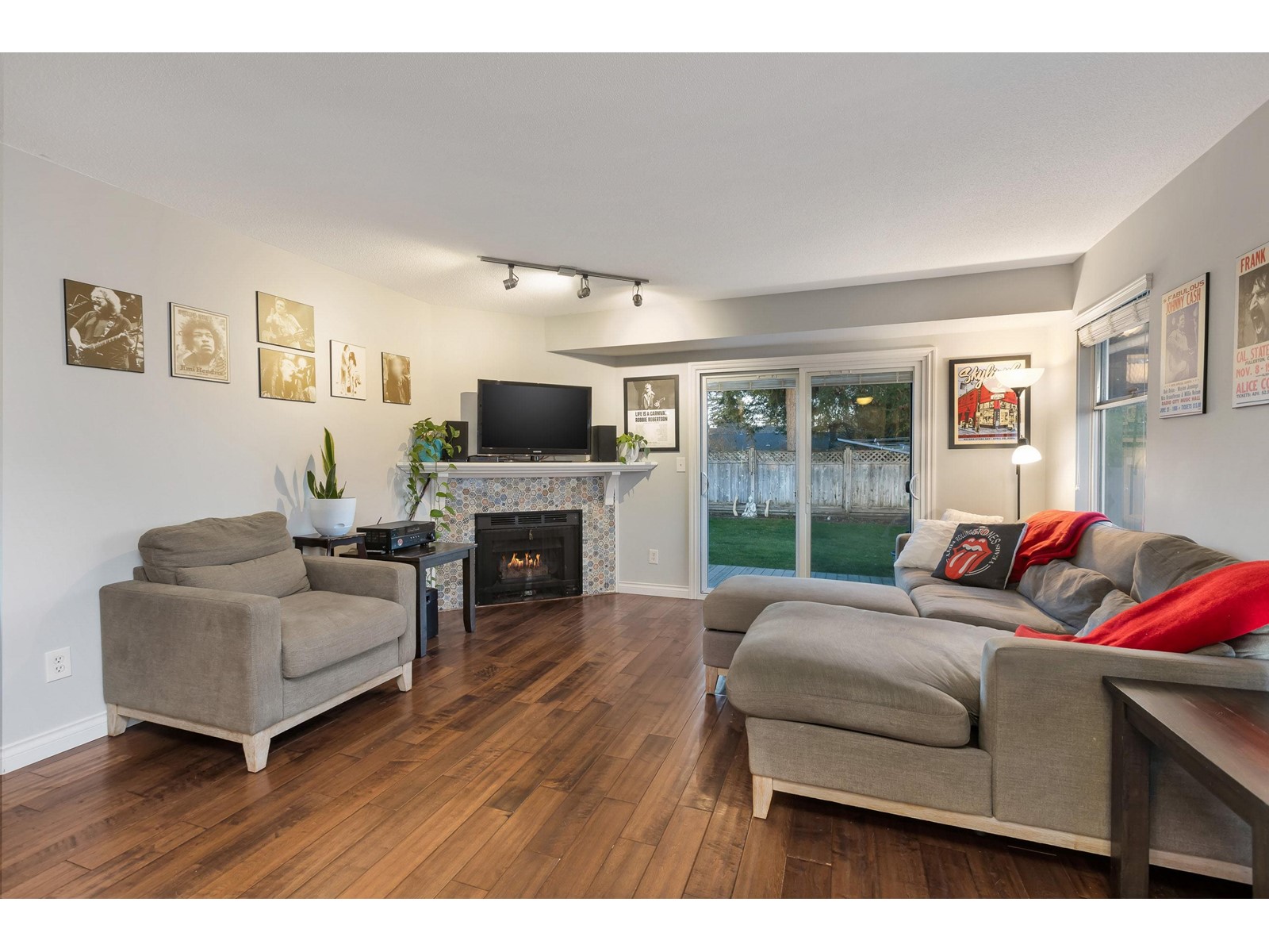 1530 CORY ROAD, White Rock real estate listing R2974728