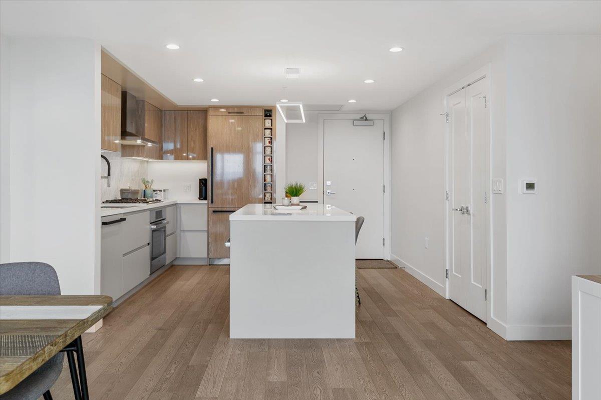 601 1526 FINLAY STREET, White Rock real estate listing R2975179