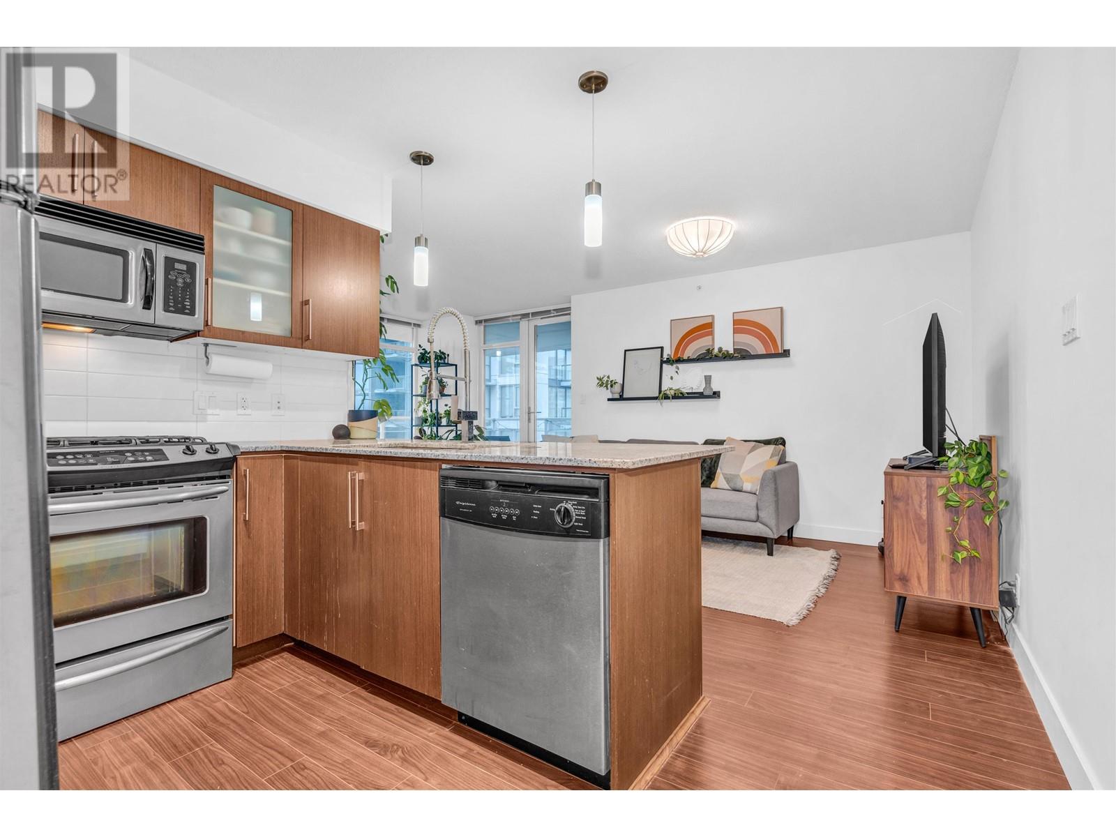 Photo 3 of 905 8068 Westminster Highway, Richmond BC