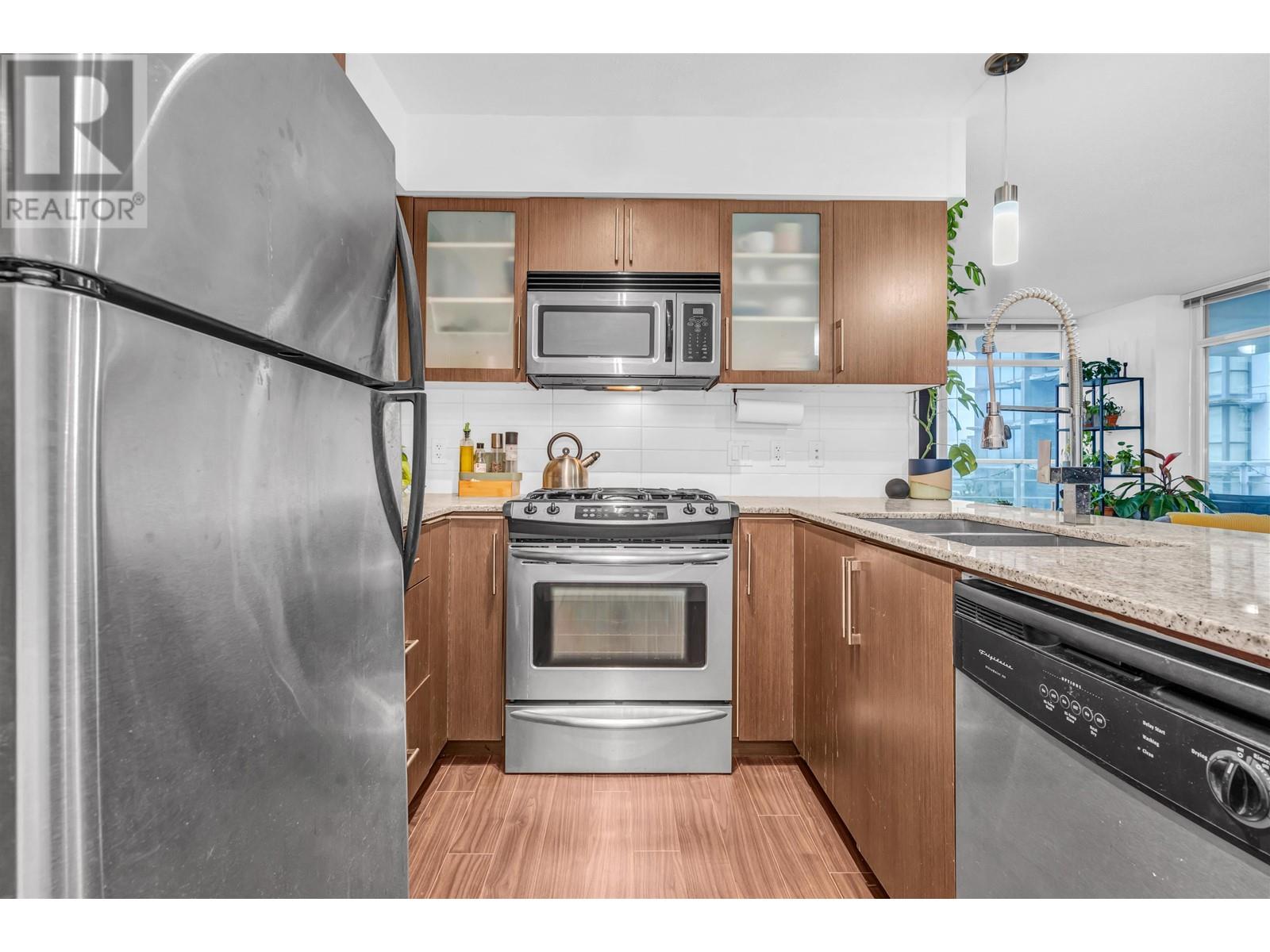 Photo 5 of 905 8068 Westminster Highway, Richmond BC