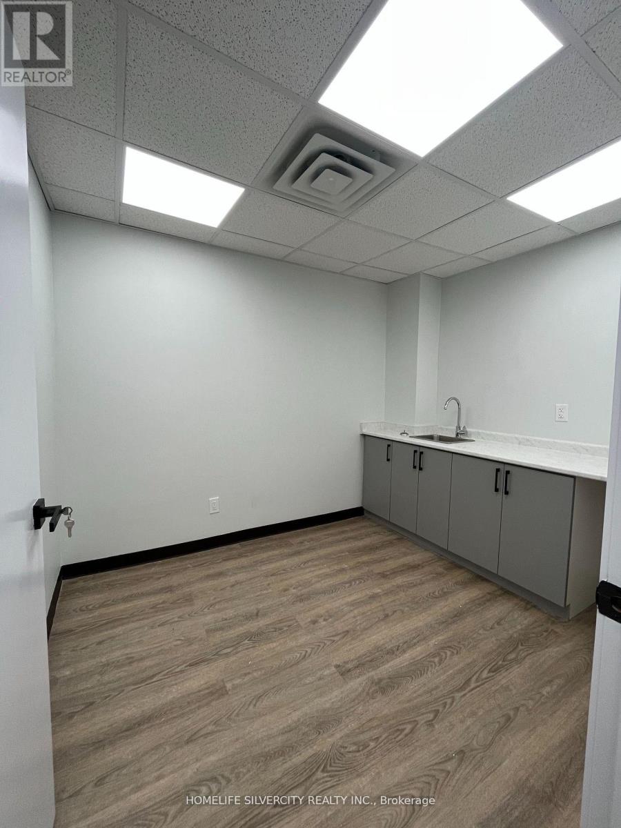Photo 10 of B 3 10095 Bramalea Road, Brampton ON
