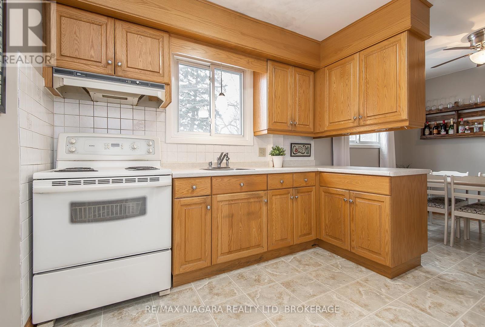 Photo 17 of 5 Glen Avenue, St Catharines ON