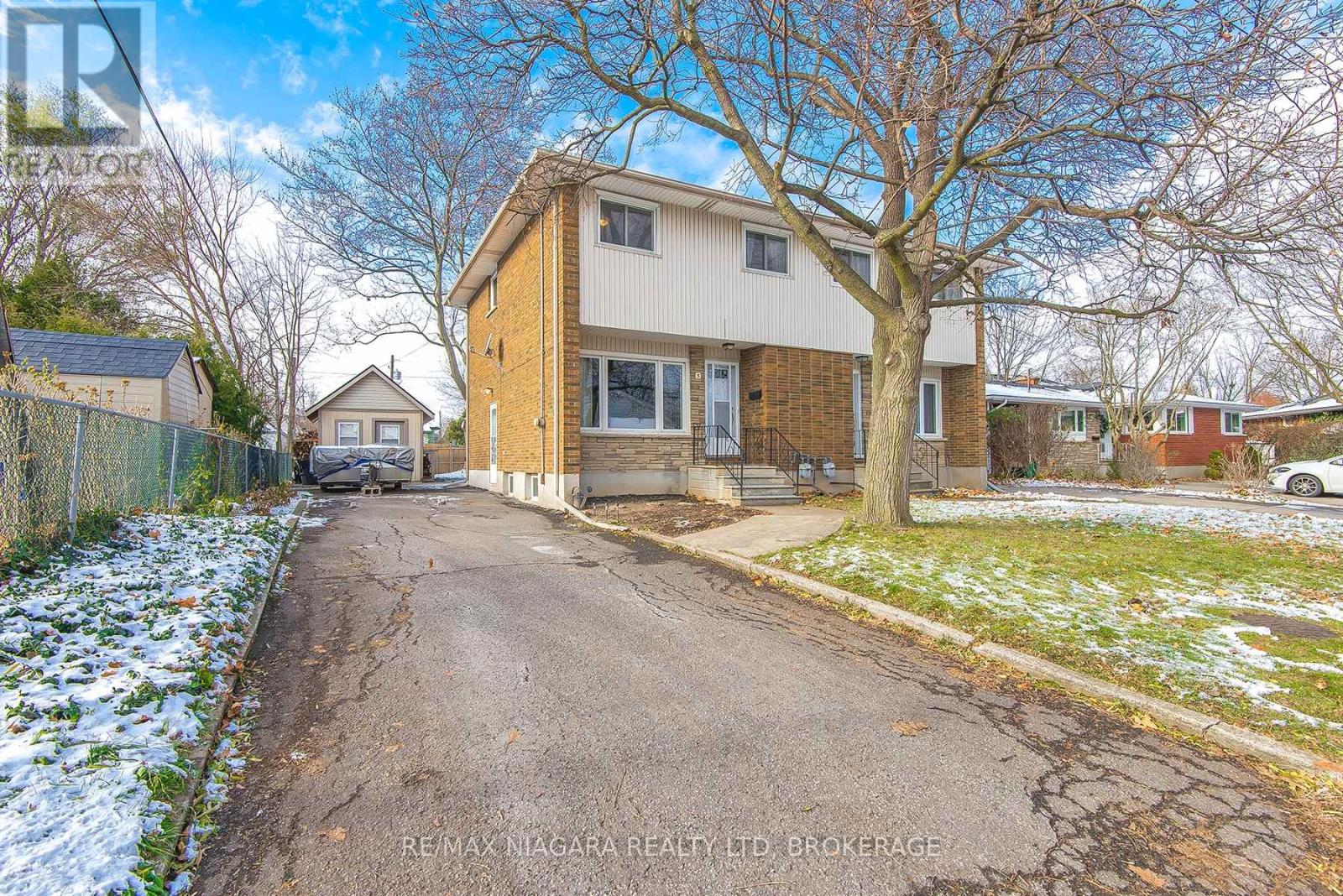 Photo 2 of 5 Glen Avenue, St Catharines ON