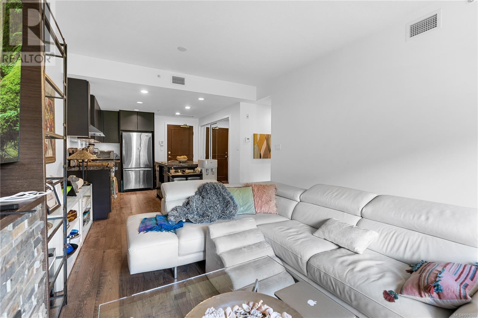 315 1400 Lynburne Pl, Langford real estate listing 991280