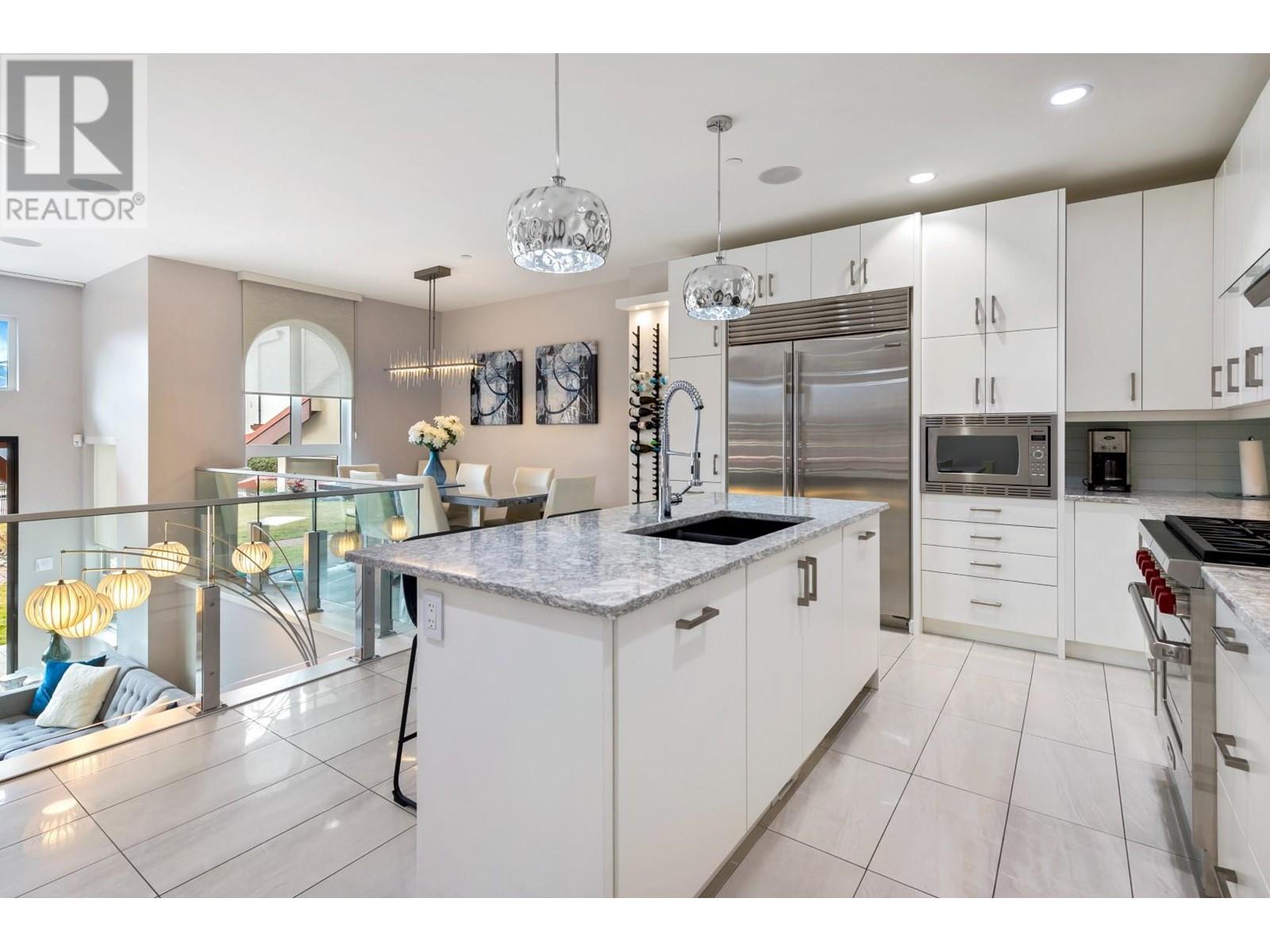 4 3756 Lakeshore Road, Kelowna