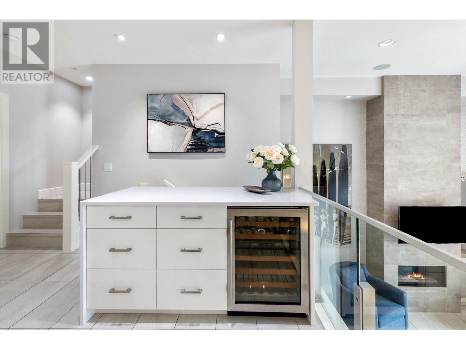 4 3756 Lakeshore Road, Kelowna