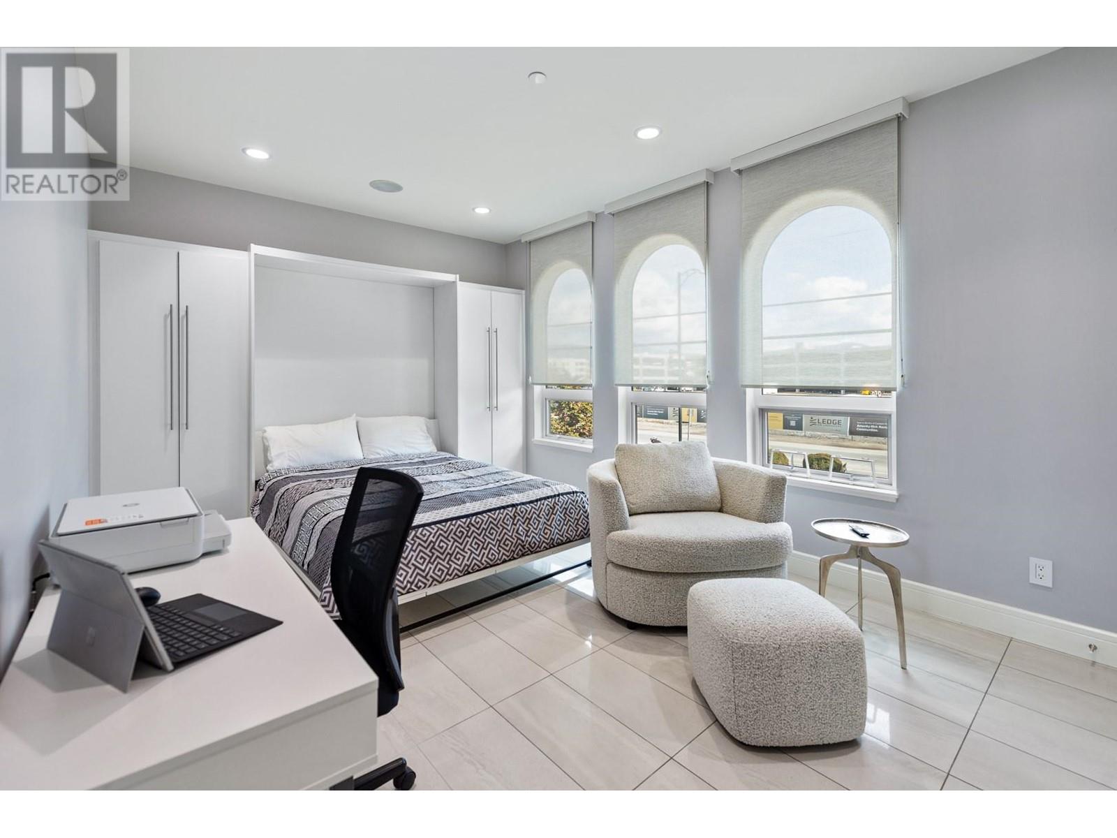 4 3756 Lakeshore Road, Kelowna