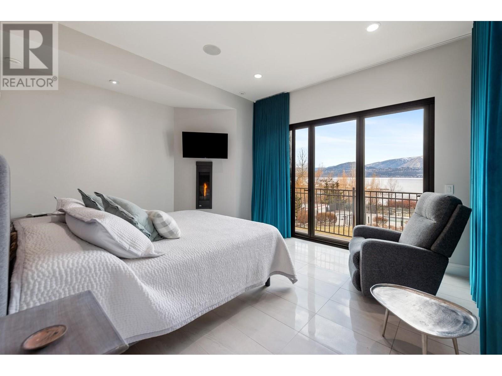 4 3756 Lakeshore Road, Kelowna