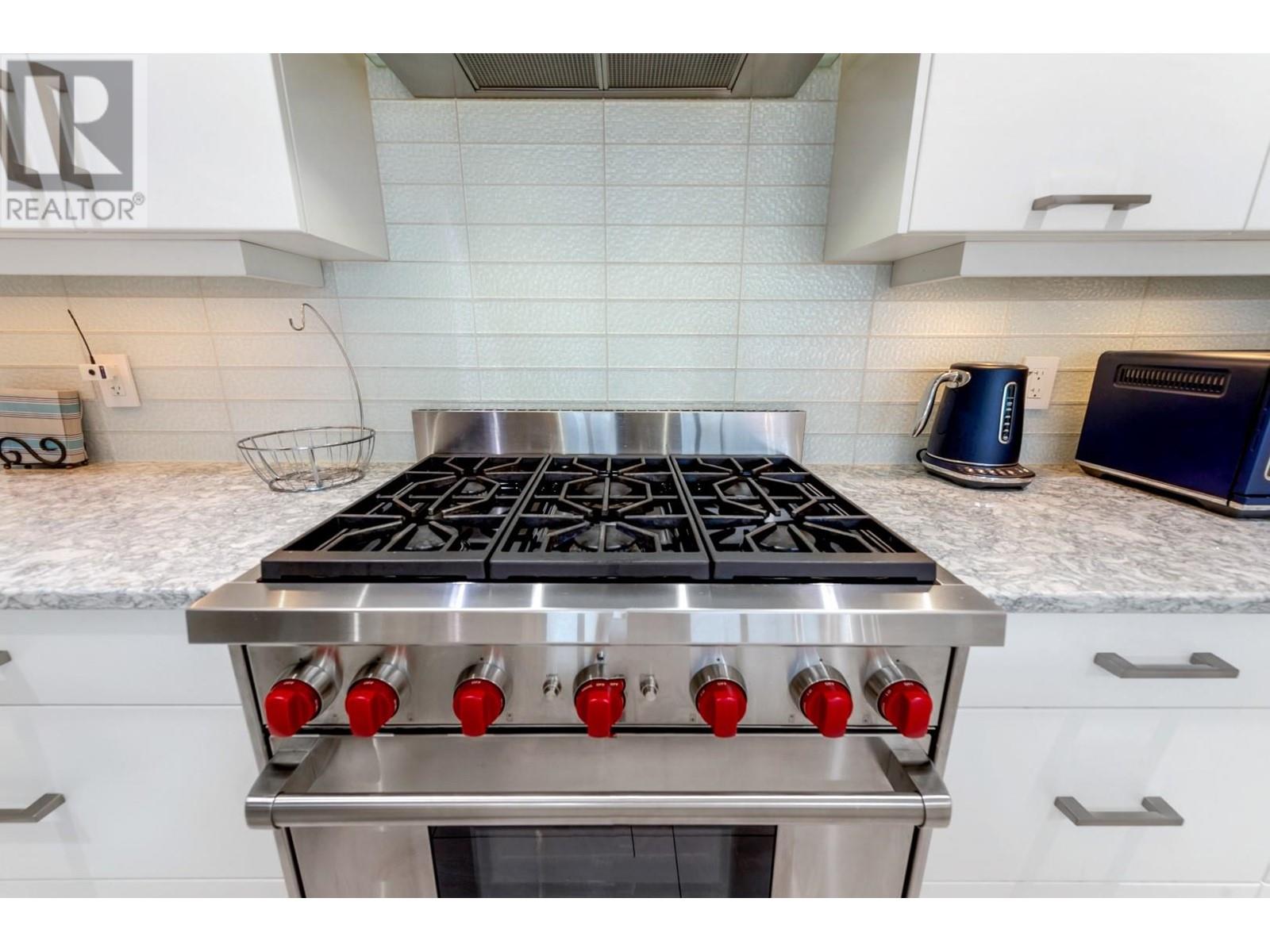 4 3756 Lakeshore Road, Kelowna