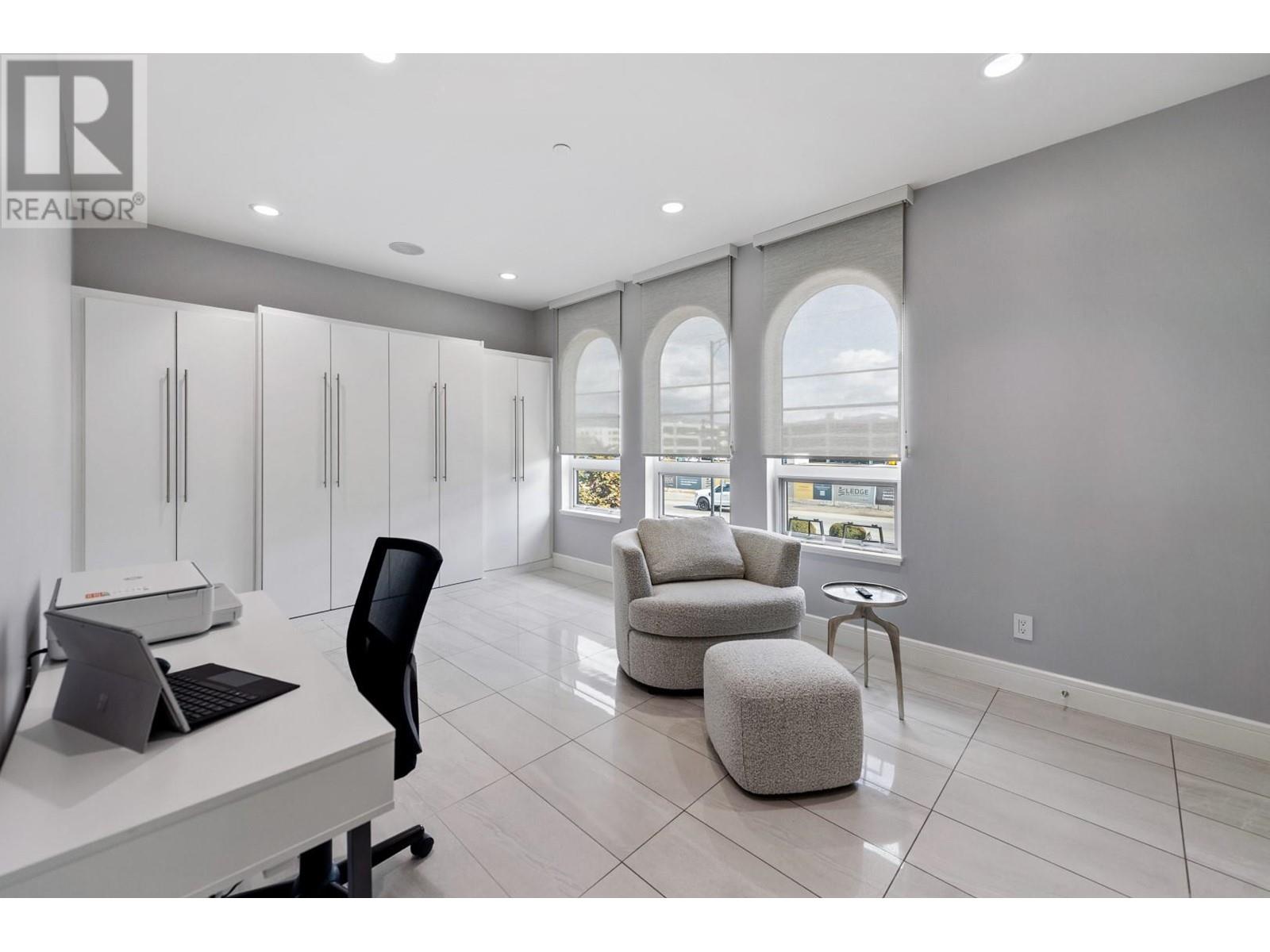 4 3756 Lakeshore Road, Kelowna