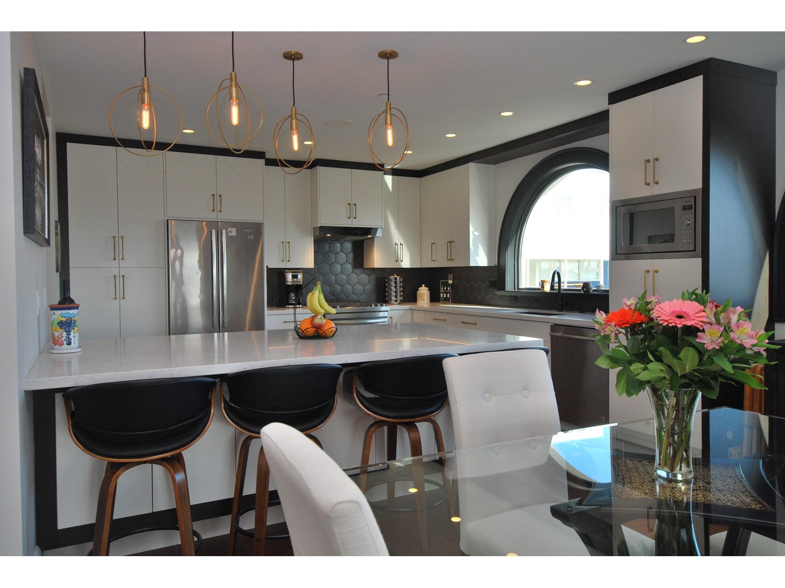 101 15219 ROYAL AVENUE, White Rock real estate listing R2962307