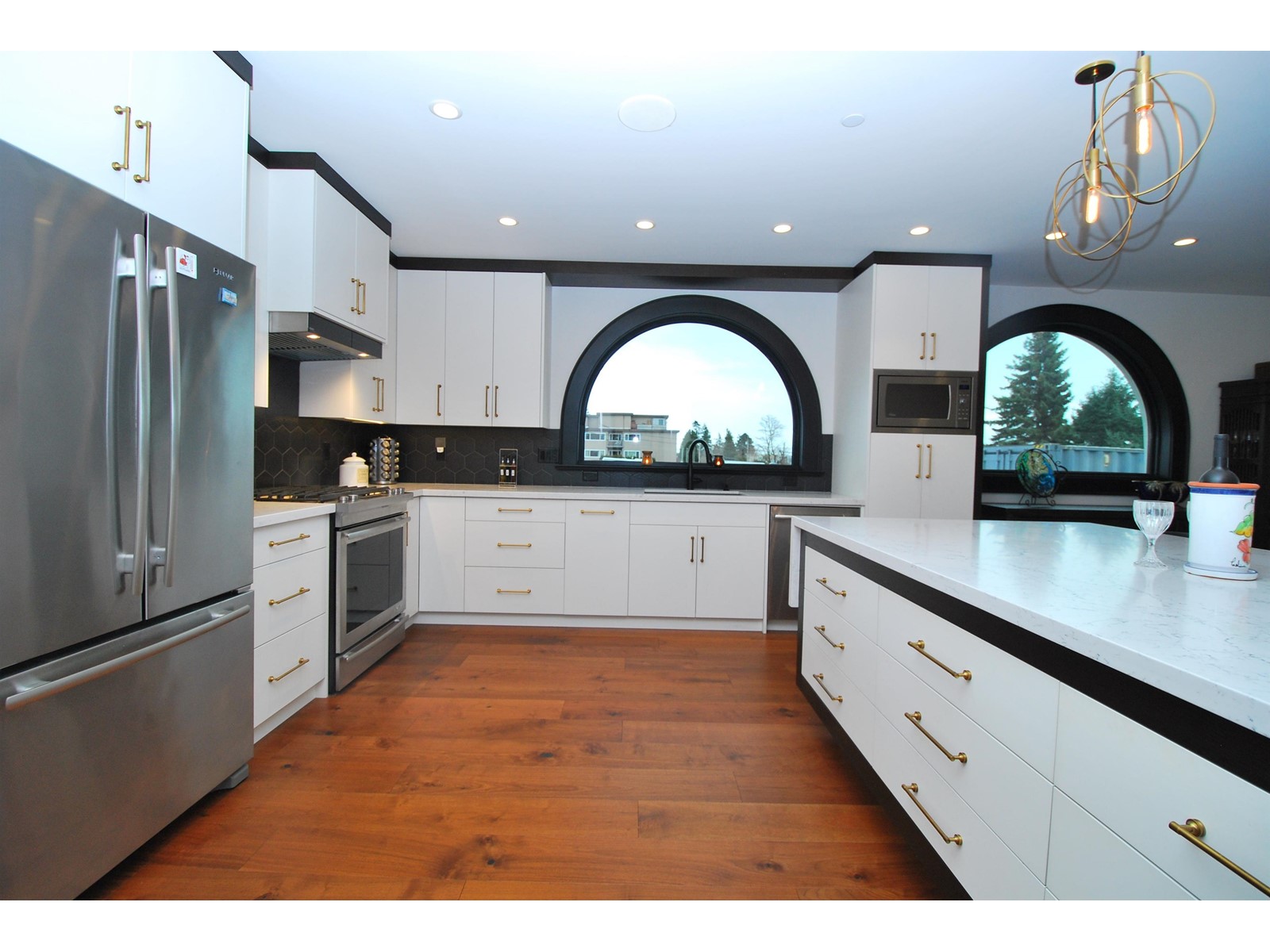 101 15219 ROYAL AVENUE, White Rock real estate listing R2962307