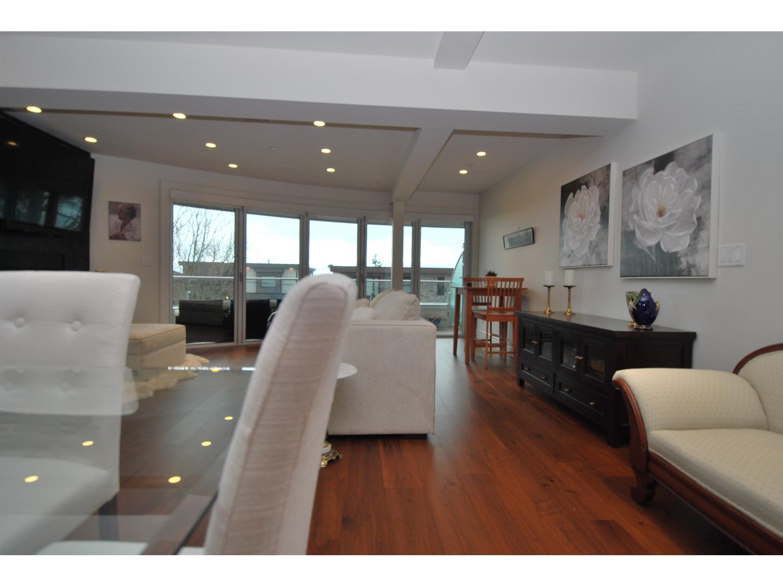 101 15219 ROYAL AVENUE, White Rock real estate listing R2962307