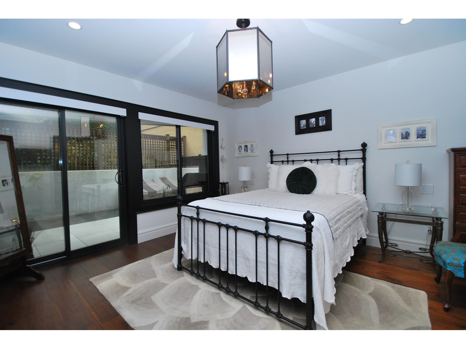 101 15219 ROYAL AVENUE, White Rock real estate listing R2962307