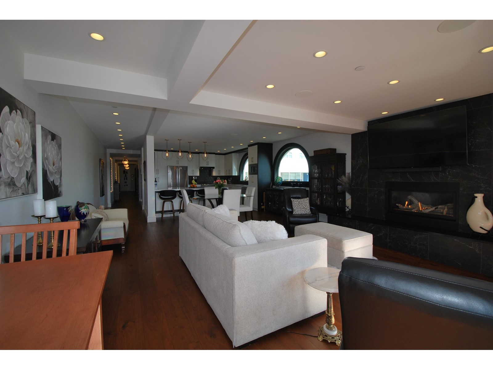 101 15219 ROYAL AVENUE, White Rock real estate listing R2962307