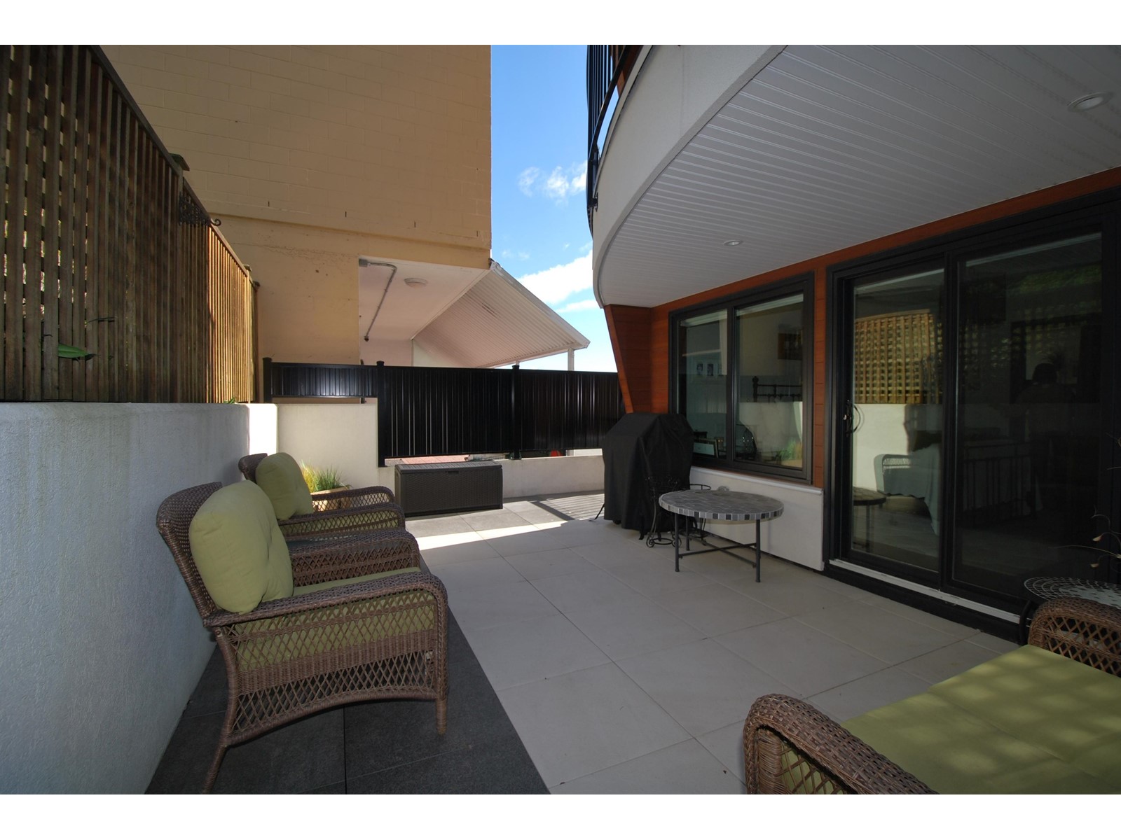 101 15219 ROYAL AVENUE, White Rock real estate listing R2962307
